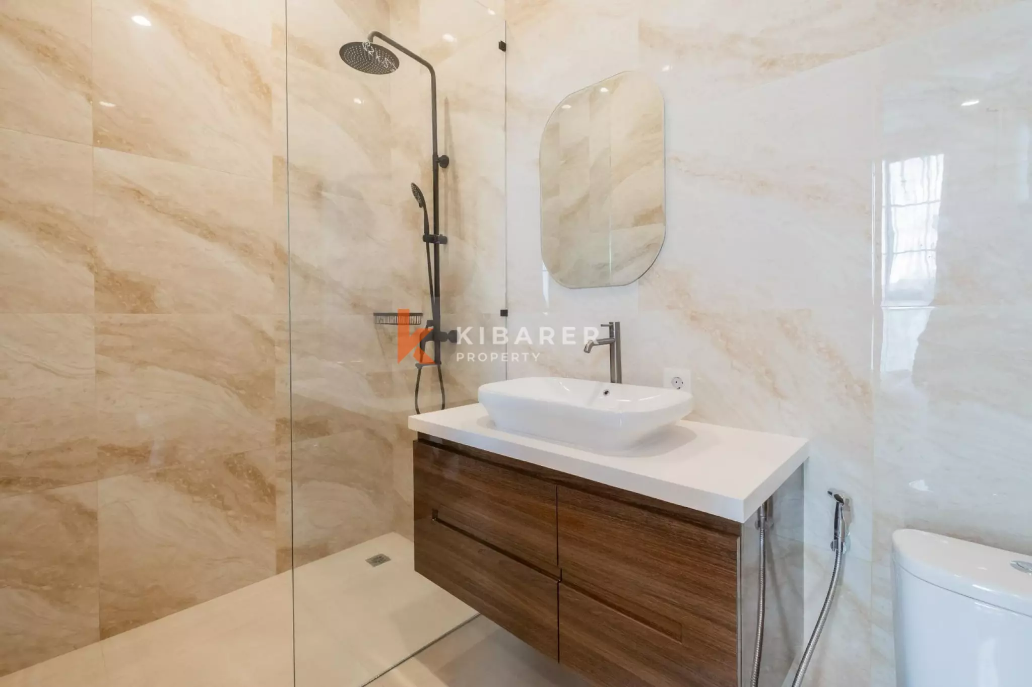 Villa moderne et élégante de trois chambres avec piscine privée à Berawa