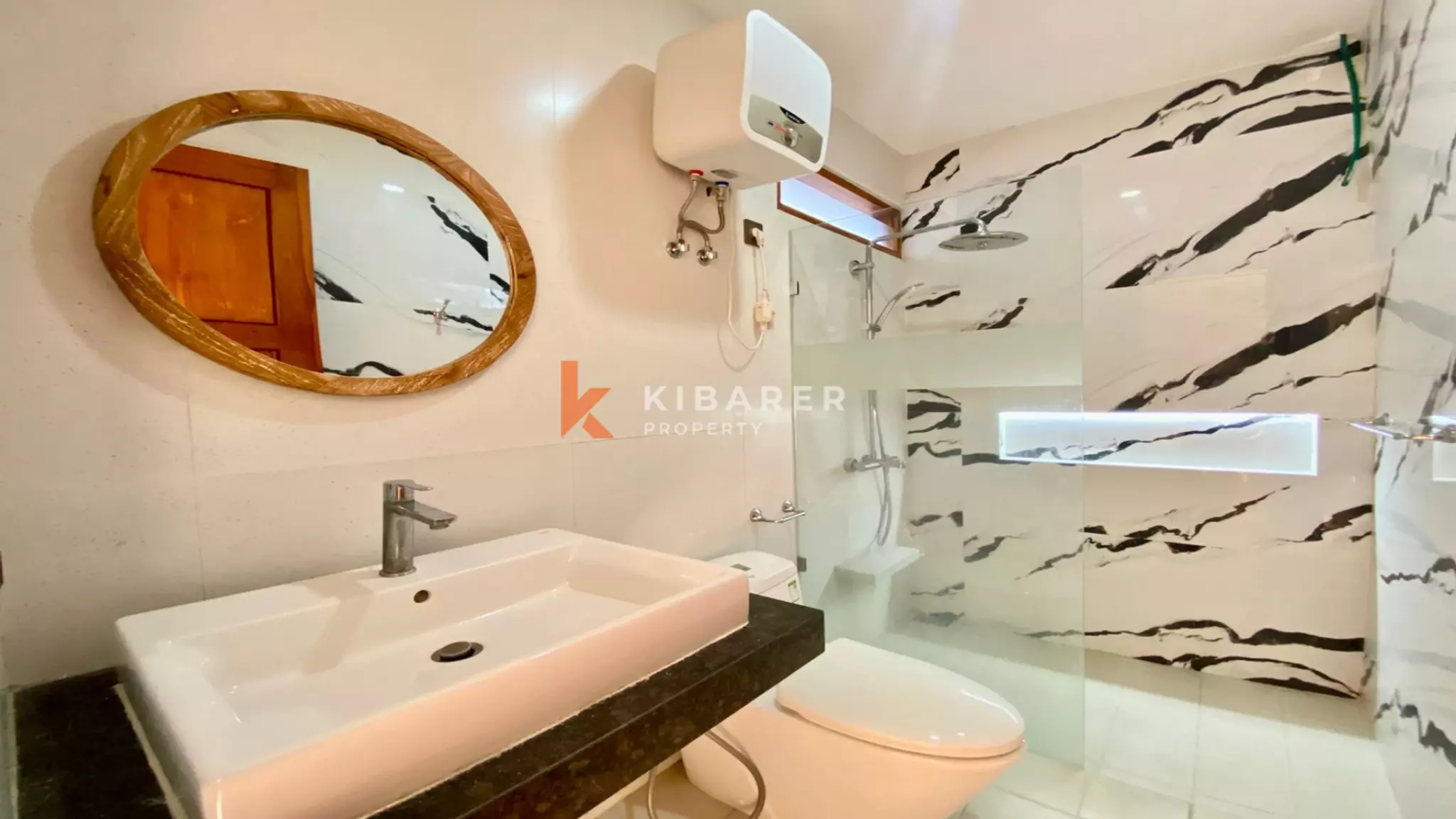 Liburan Tropis di Canggu – Vila Kolam Renang Tiga Kamar Tidur yang Elegan