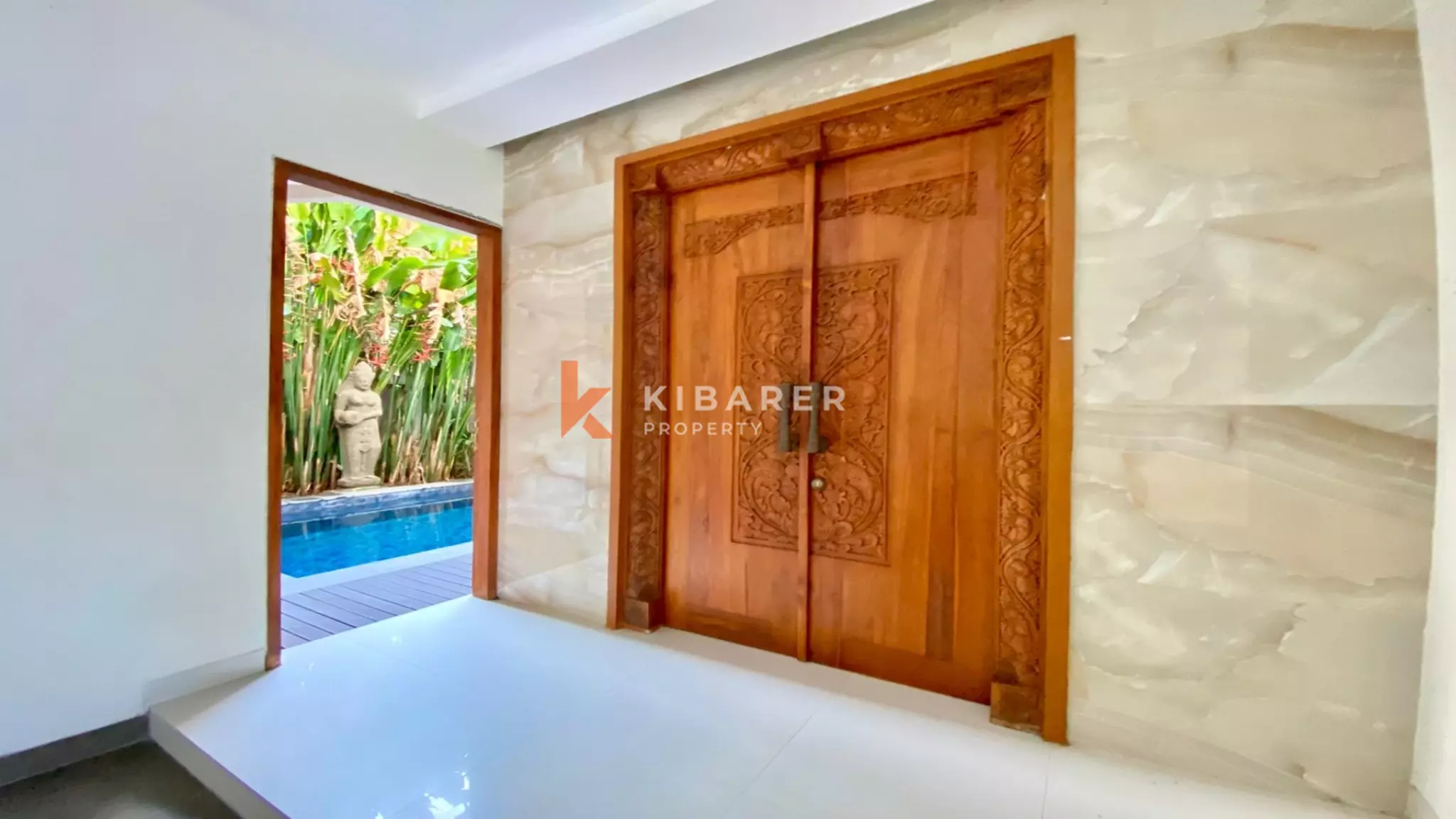 Liburan Tropis di Canggu – Vila Kolam Renang Tiga Kamar Tidur yang Elegan