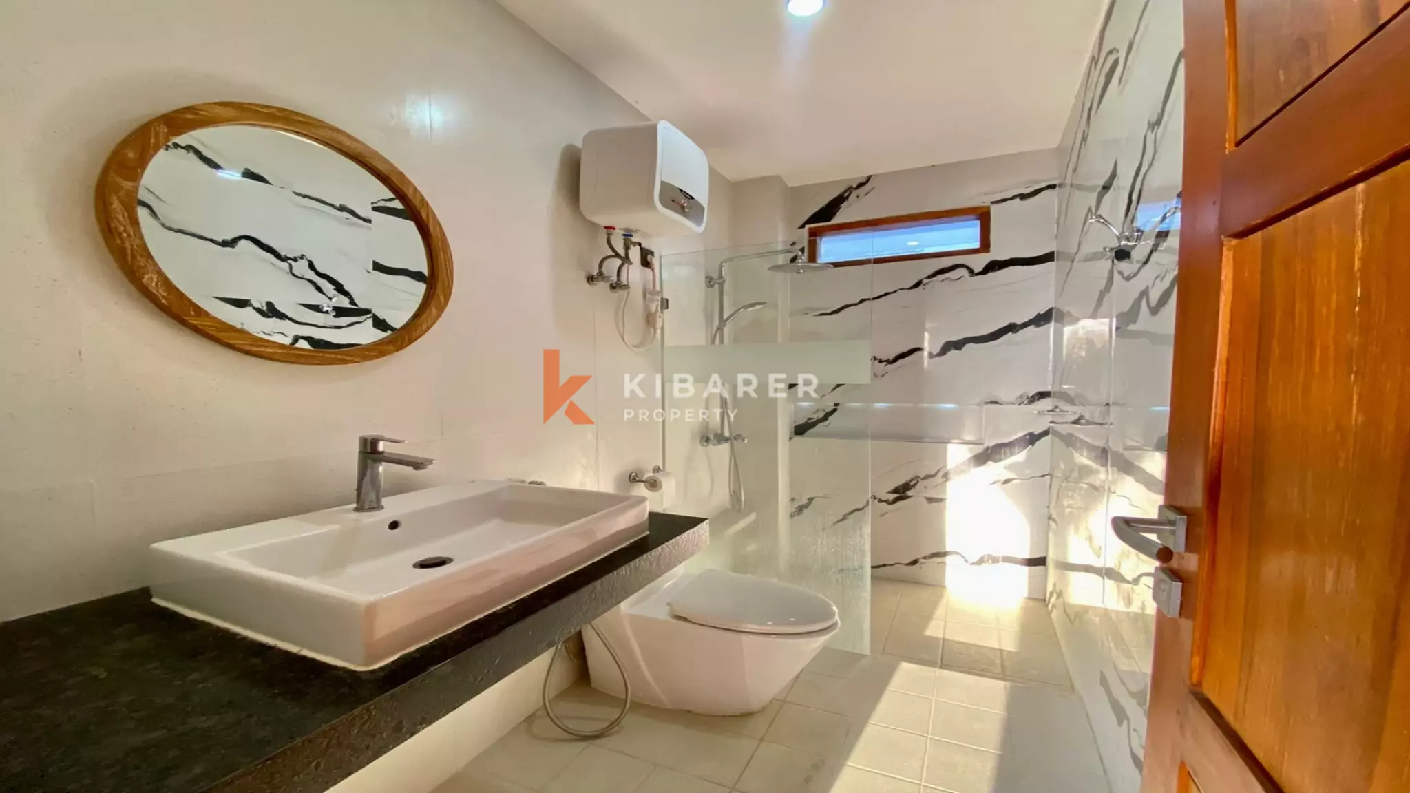 Liburan Tropis di Canggu – Vila Kolam Renang Tiga Kamar Tidur yang Elegan