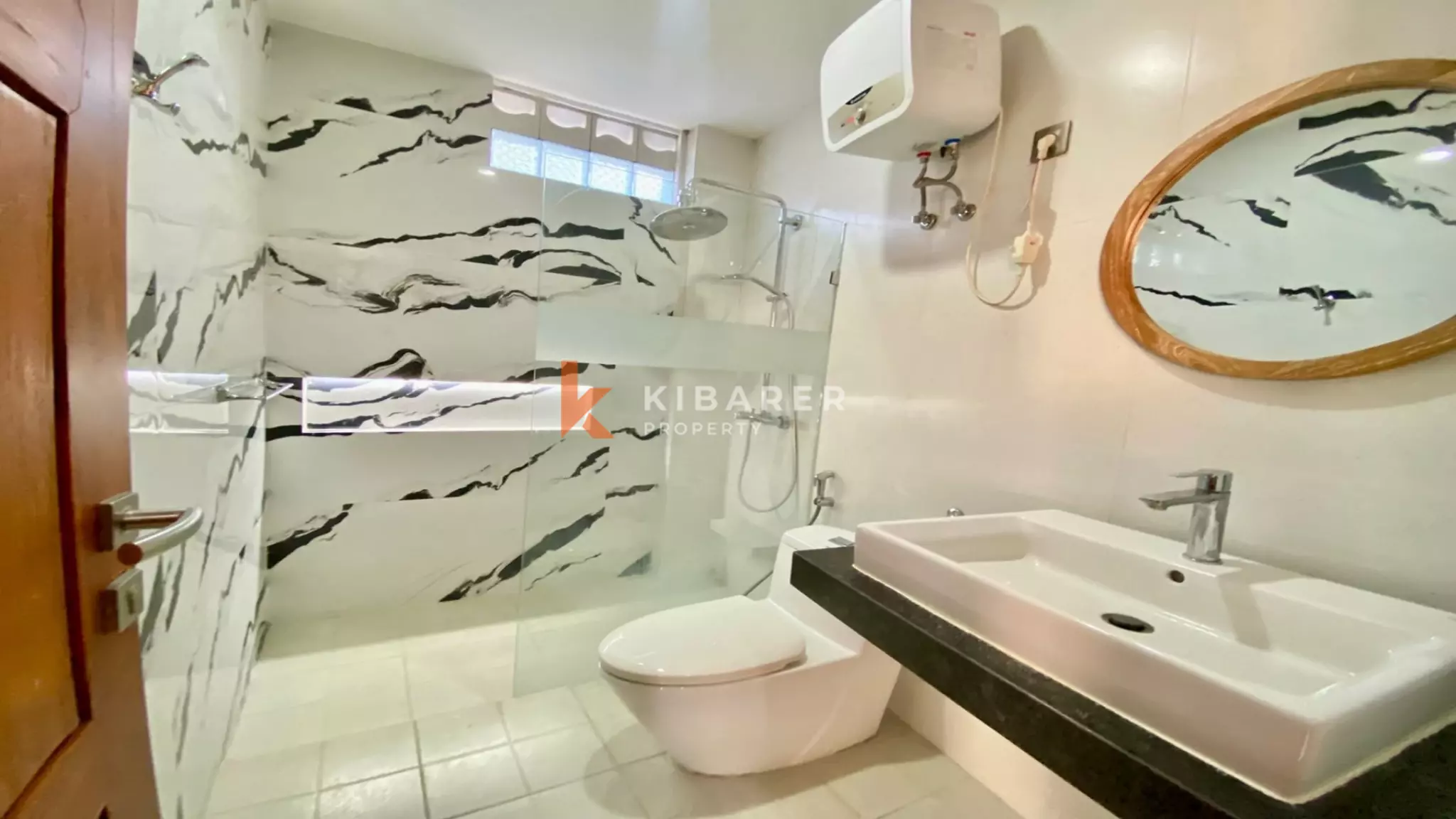 Liburan Tropis di Canggu – Vila Kolam Renang Tiga Kamar Tidur yang Elegan