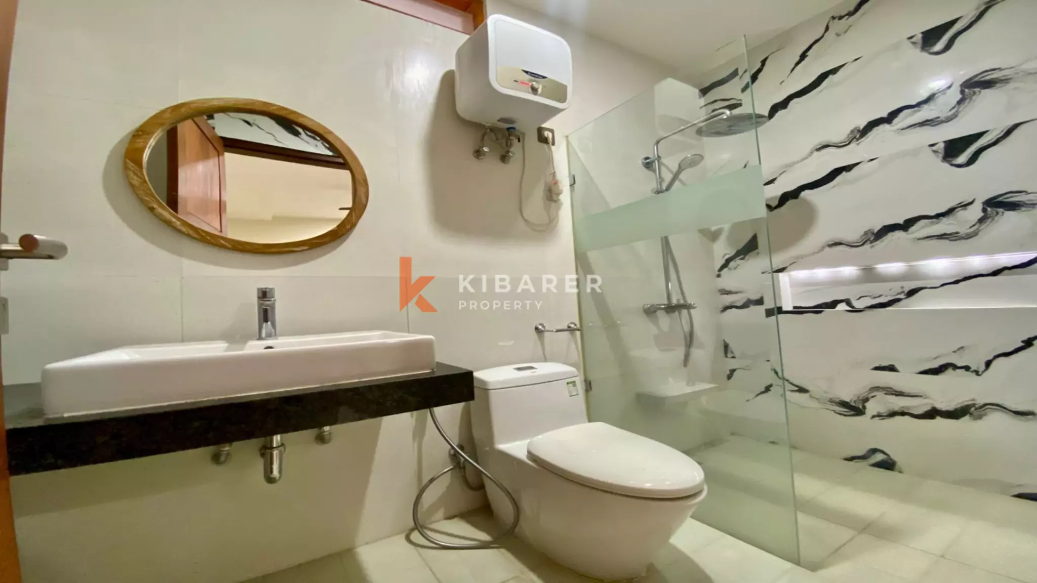 Liburan Tropis di Canggu – Vila Kolam Renang Tiga Kamar Tidur yang Elegan