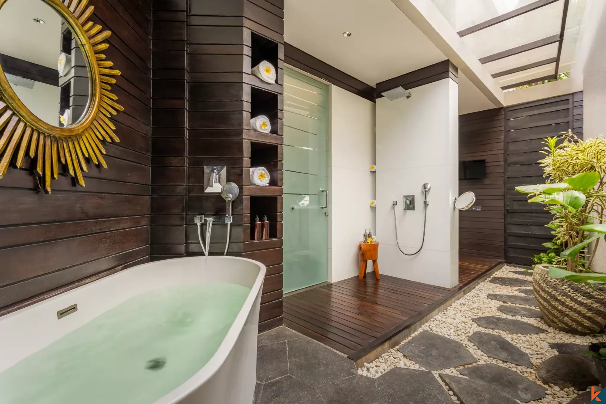 Luxurious Three Bedrooms Villa with Ocean Views for Sale in Pecatu