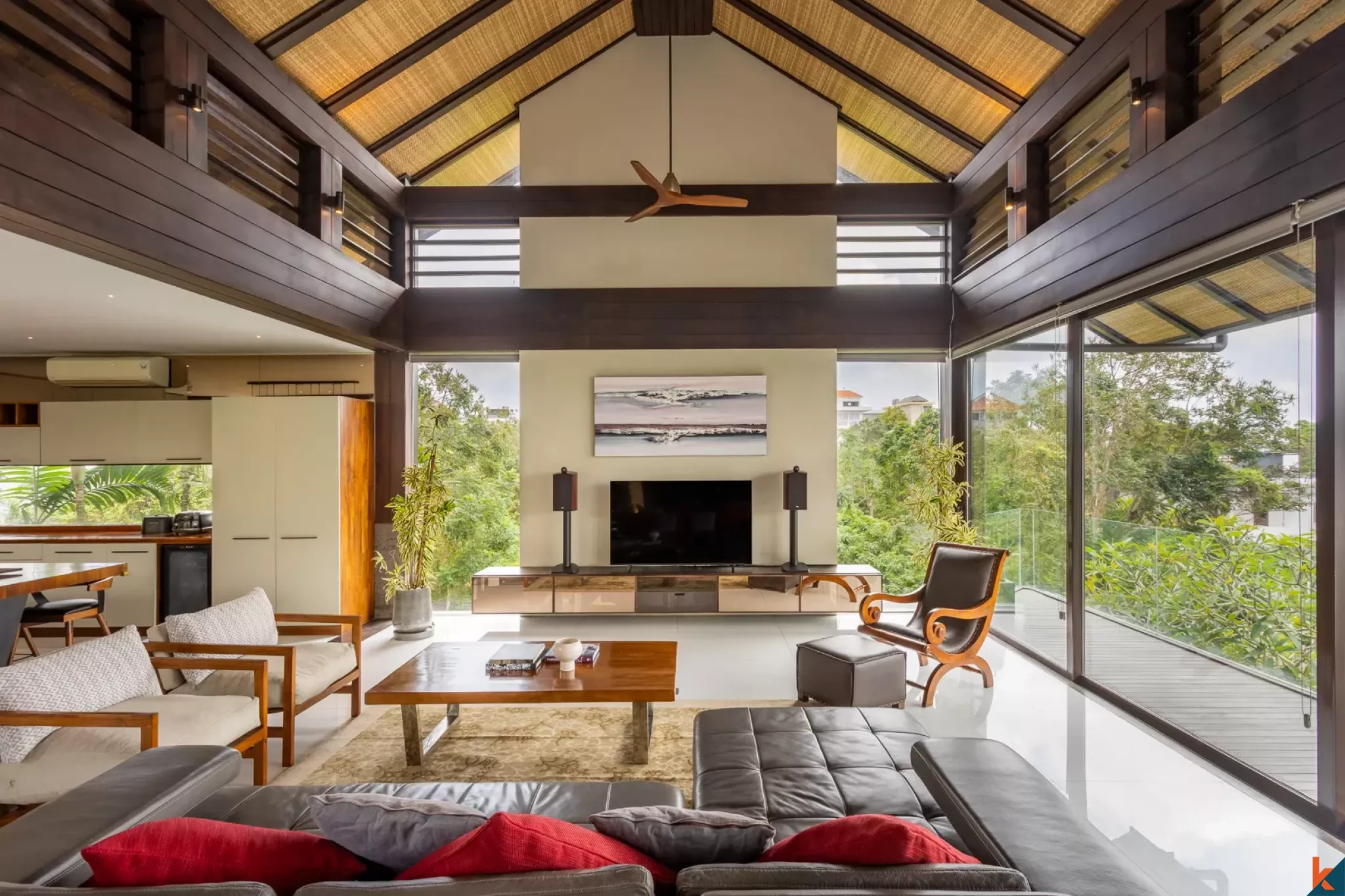 Luxurious Three Bedrooms Villa with Ocean Views for Sale in Pecatu