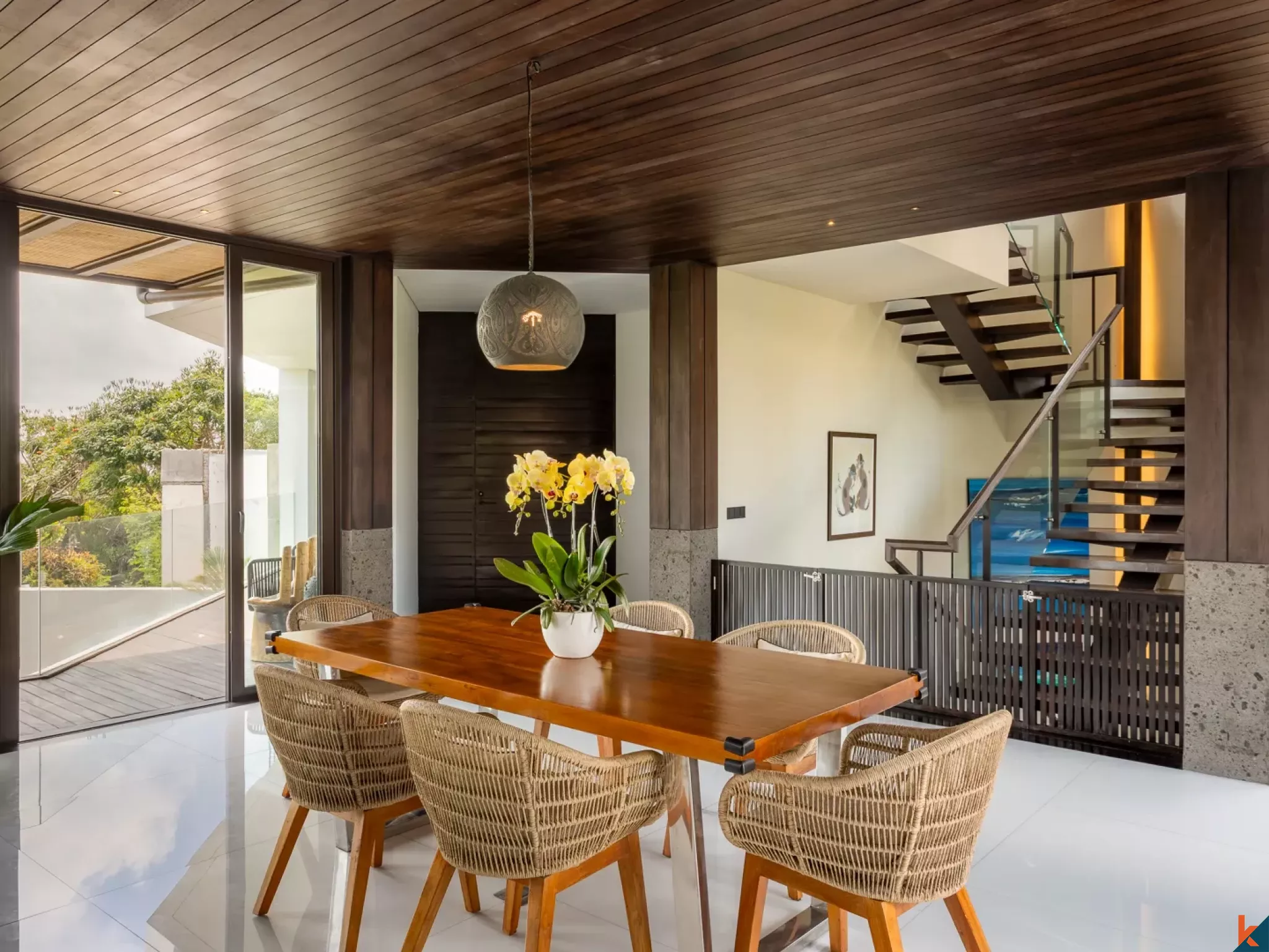 Luxurious Three Bedrooms Villa with Ocean Views for Sale in Pecatu