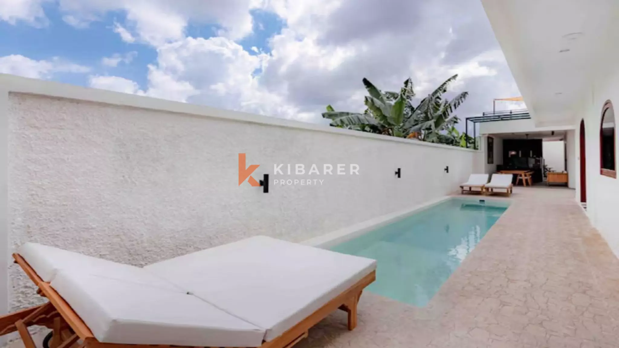 Villa Junior Suite Tiga Kamar Tidur yang Stylish dengan Area Outdoor sunken di Canggu