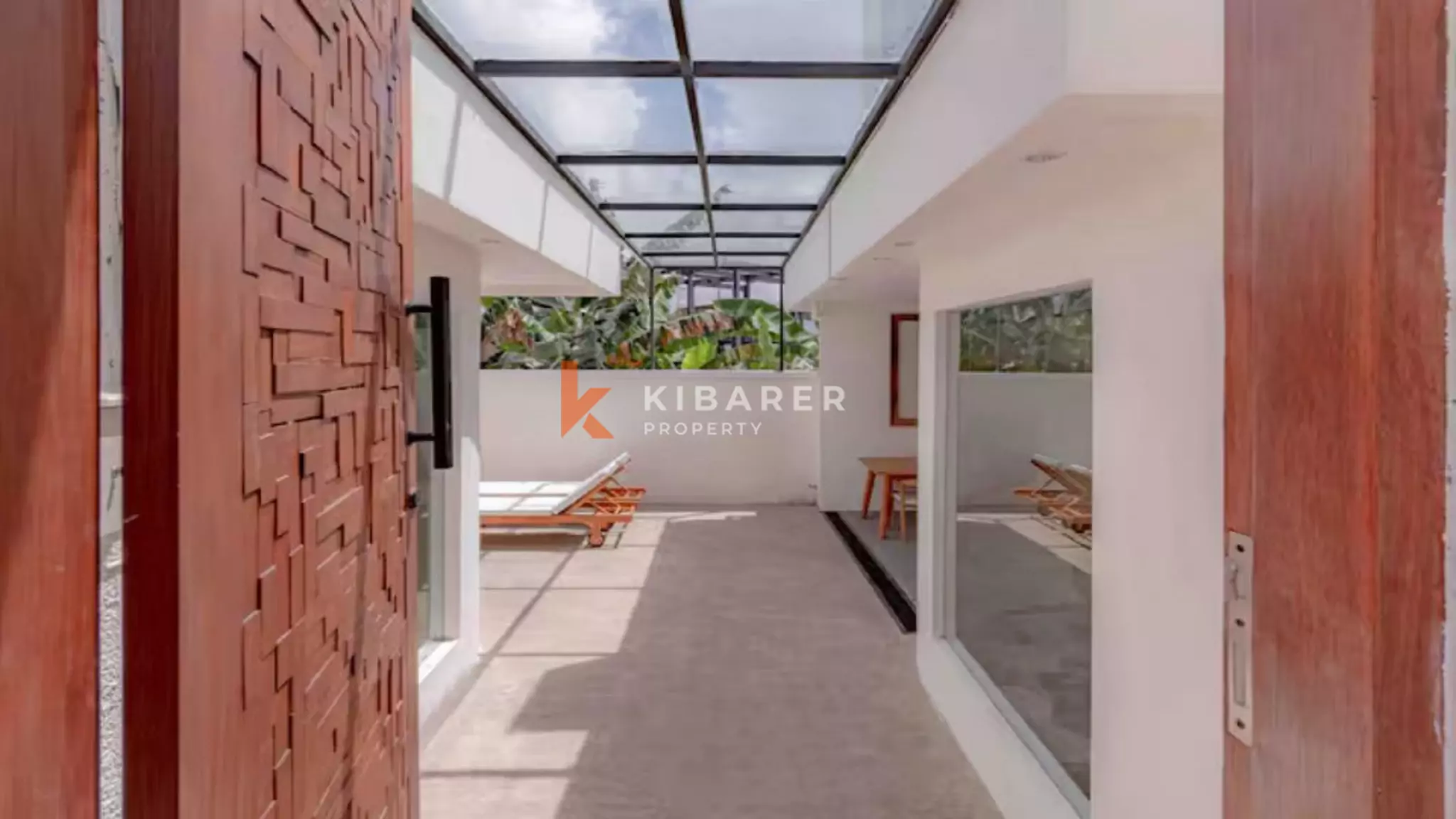 Villa Junior Suite Tiga Kamar Tidur yang Stylish dengan Area Outdoor sunken di Canggu