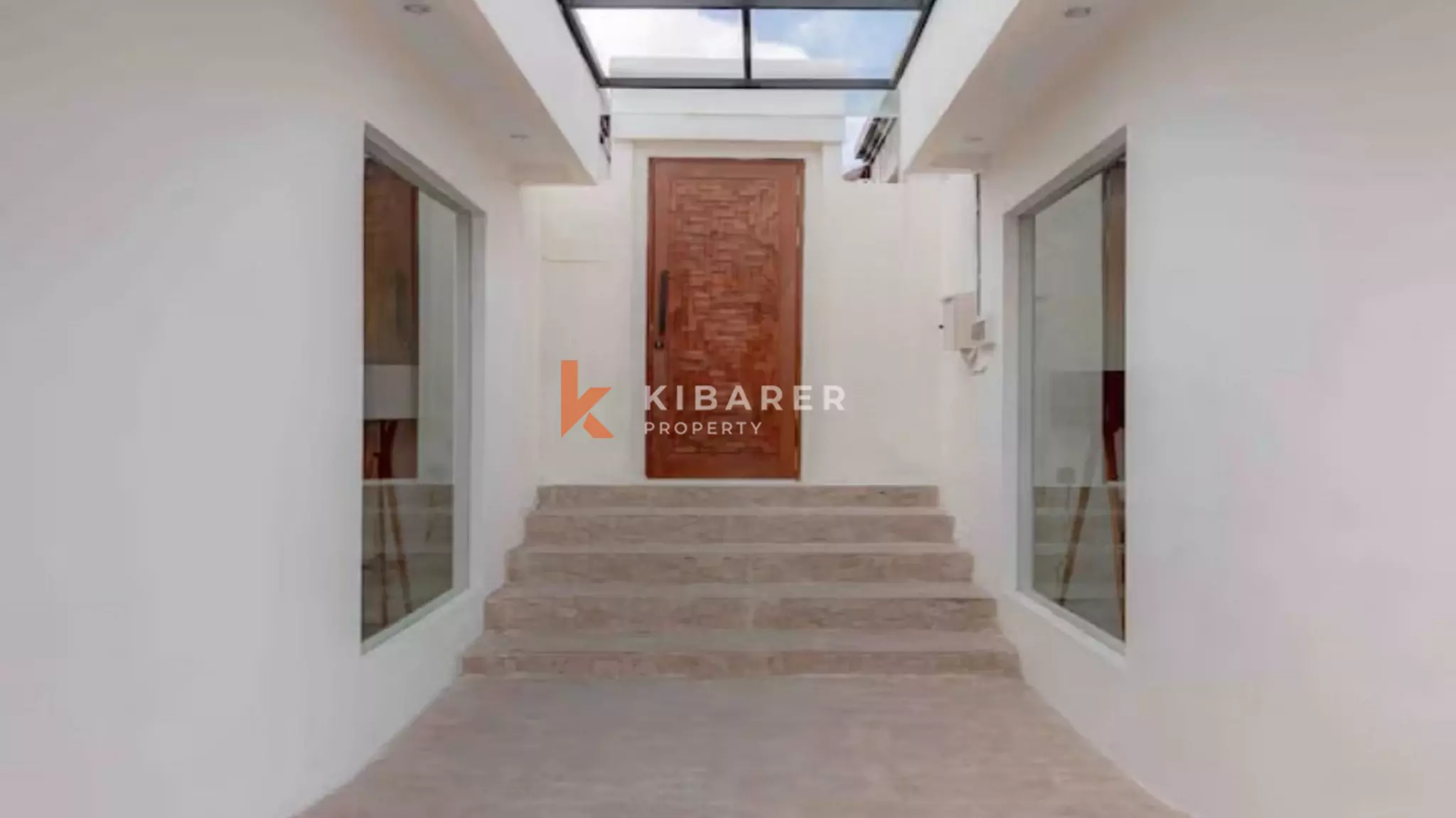 Villa Junior Suite Tiga Kamar Tidur yang Stylish dengan Area Outdoor sunken di Canggu
