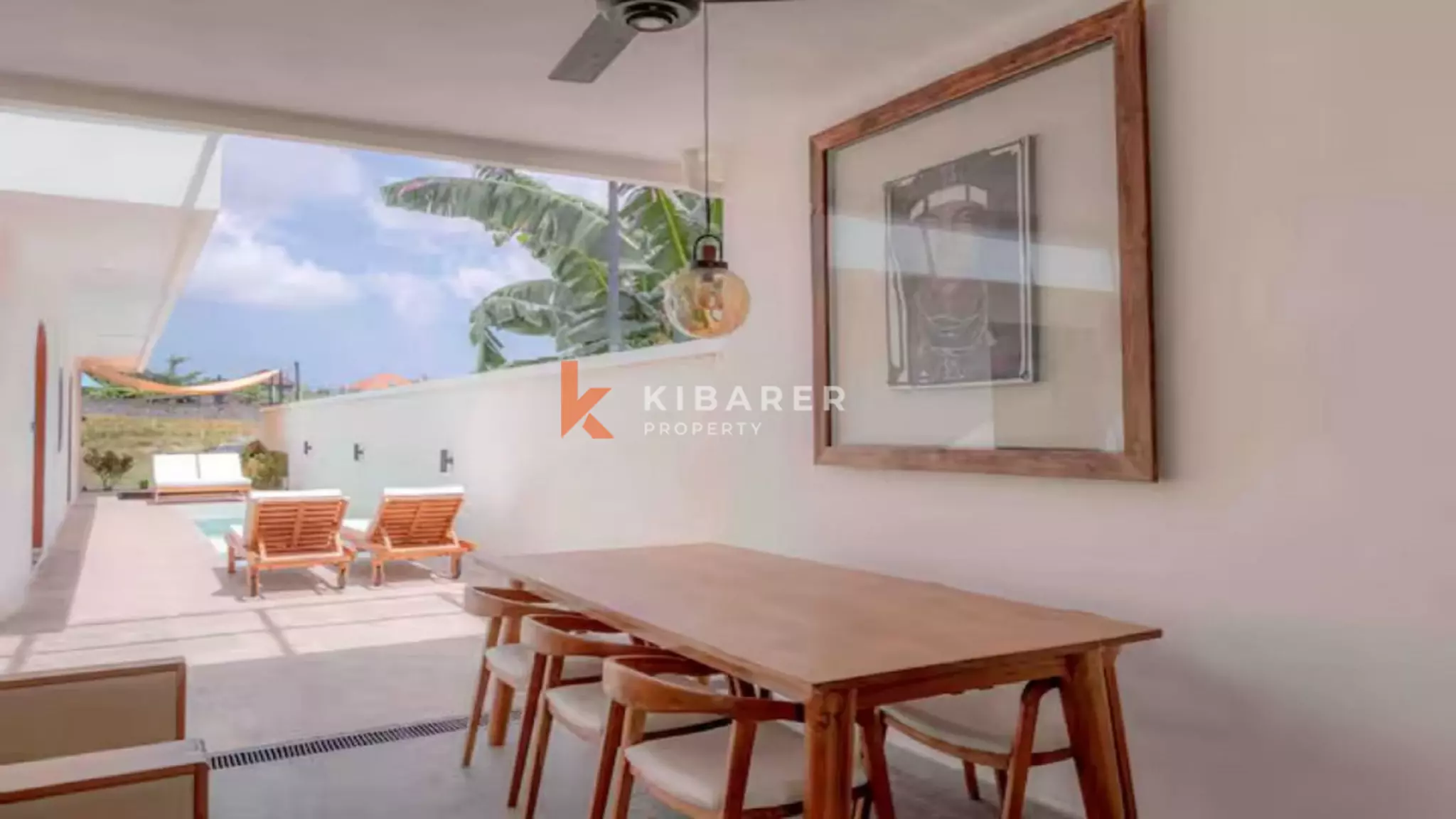 Villa Junior Suite Tiga Kamar Tidur yang Stylish dengan Area Outdoor sunken di Canggu