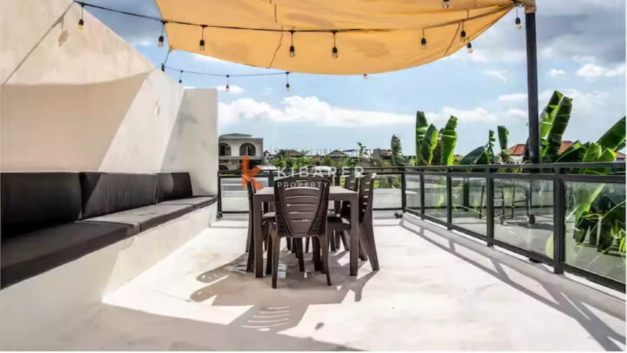 Villa Junior Suite Tiga Kamar Tidur yang Stylish dengan Area Outdoor sunken di Canggu
