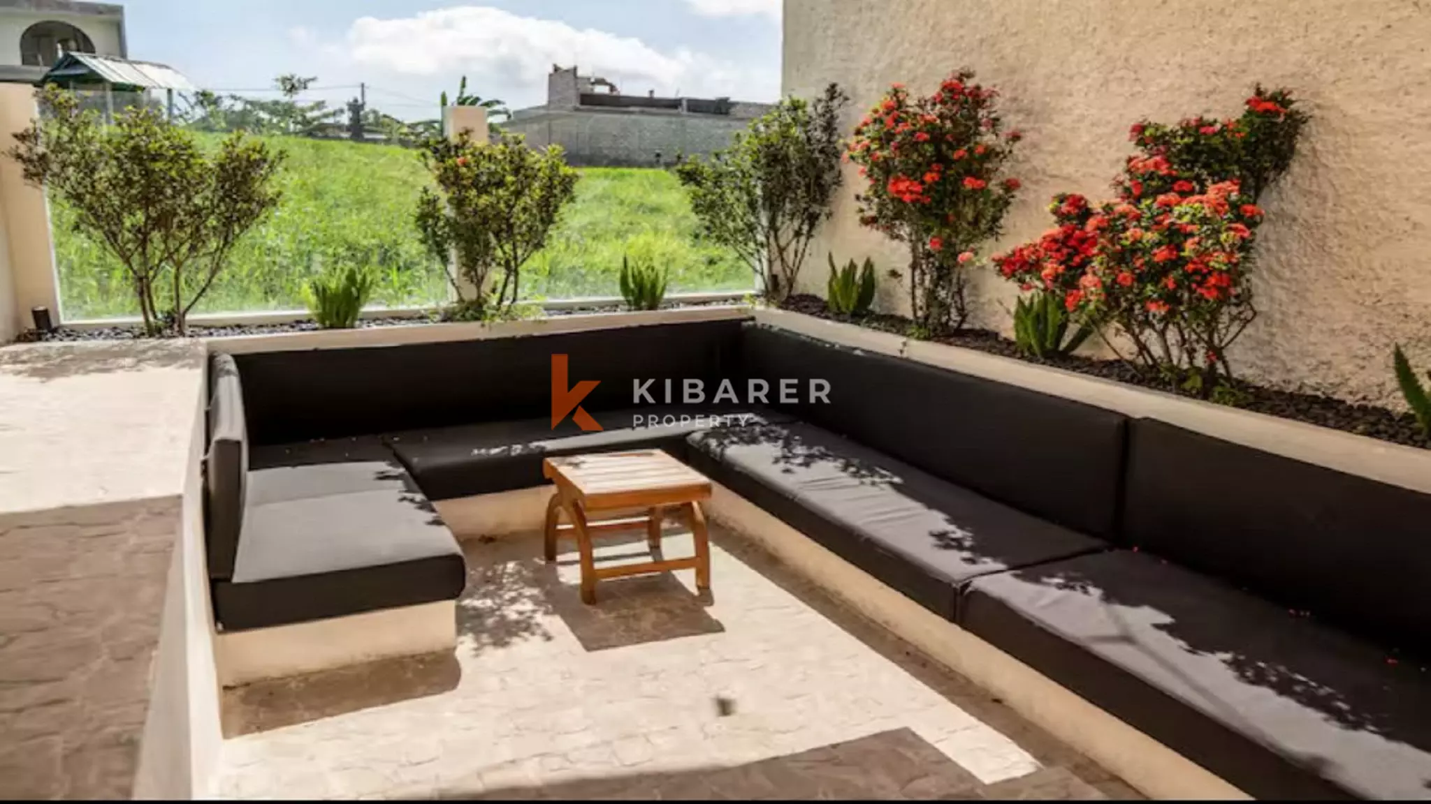 Villa Junior Suite Tiga Kamar Tidur yang Stylish dengan Area Outdoor sunken di Canggu