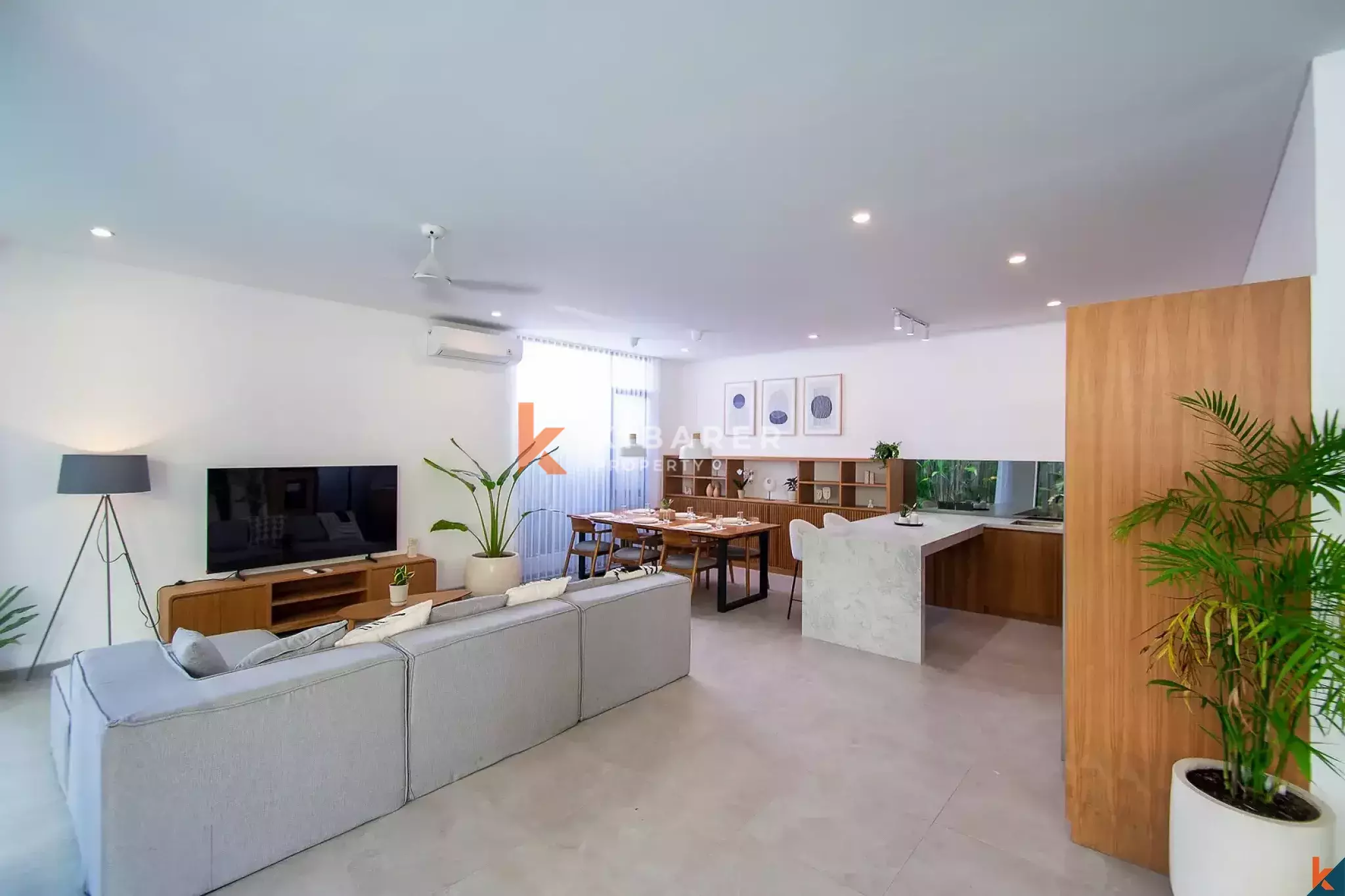 Villa Tiga Kamar Tidur dengan Desain Tropis Perkotaan di Area Umalas yang Bergengsi