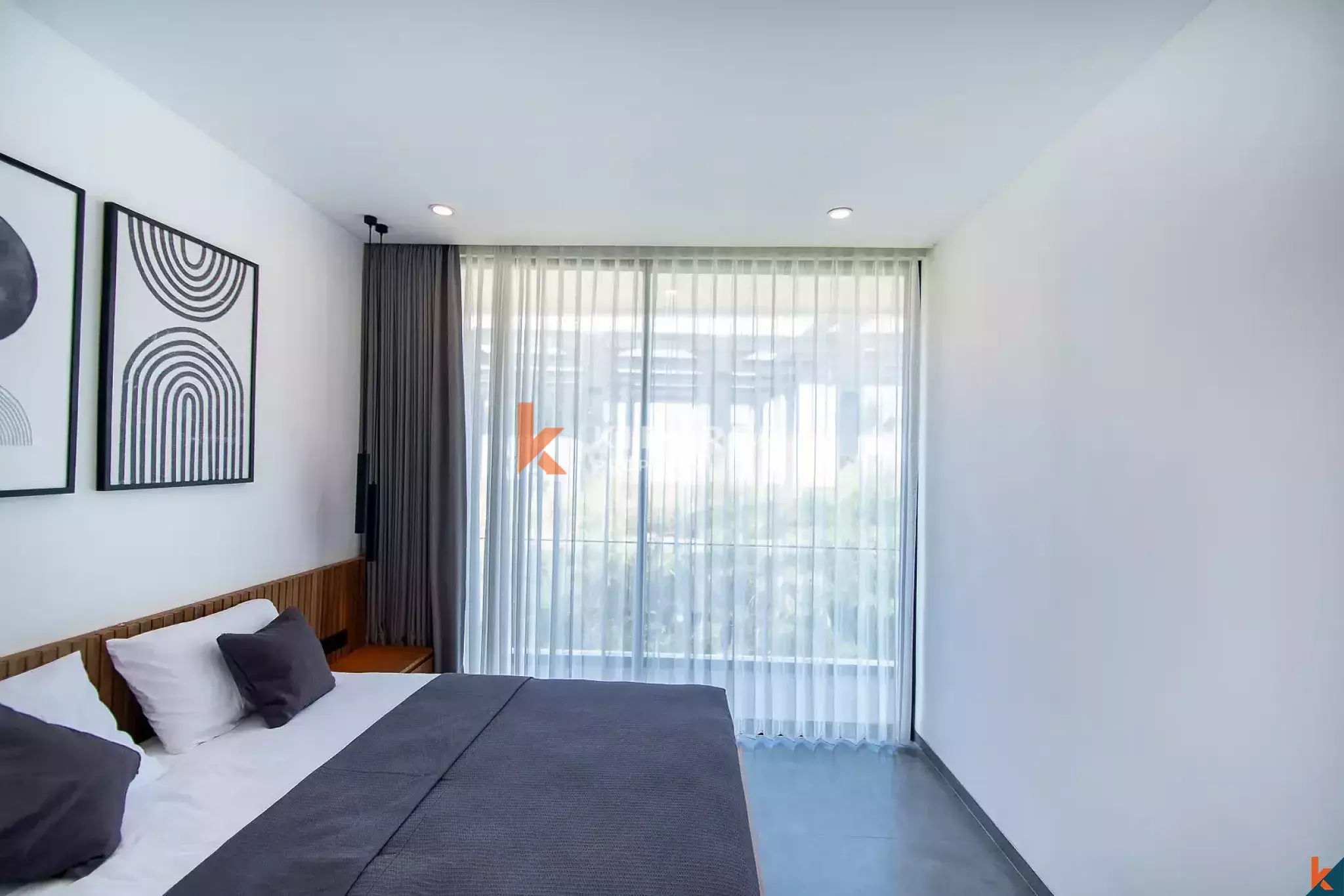 Villa Tiga Kamar Tidur dengan Desain Tropis Perkotaan di Area Umalas yang Bergengsi