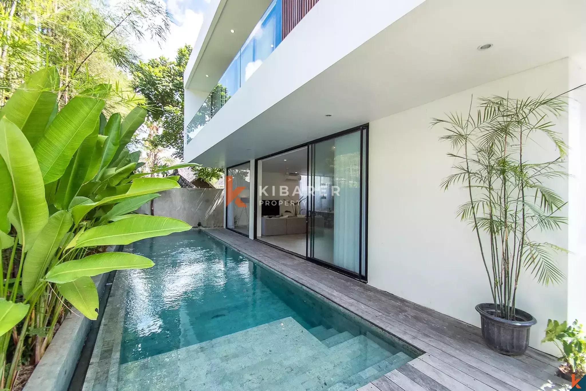 Villa Tiga Kamar Tidur dengan Desain Tropis Perkotaan di Area Umalas yang Bergengsi