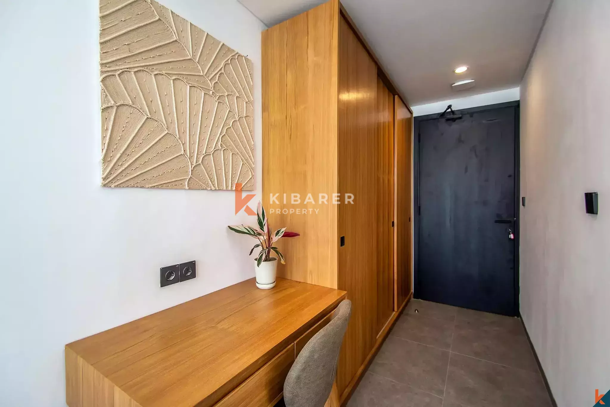 Villa Tiga Kamar Tidur dengan Desain Tropis Perkotaan di Area Umalas yang Bergengsi
