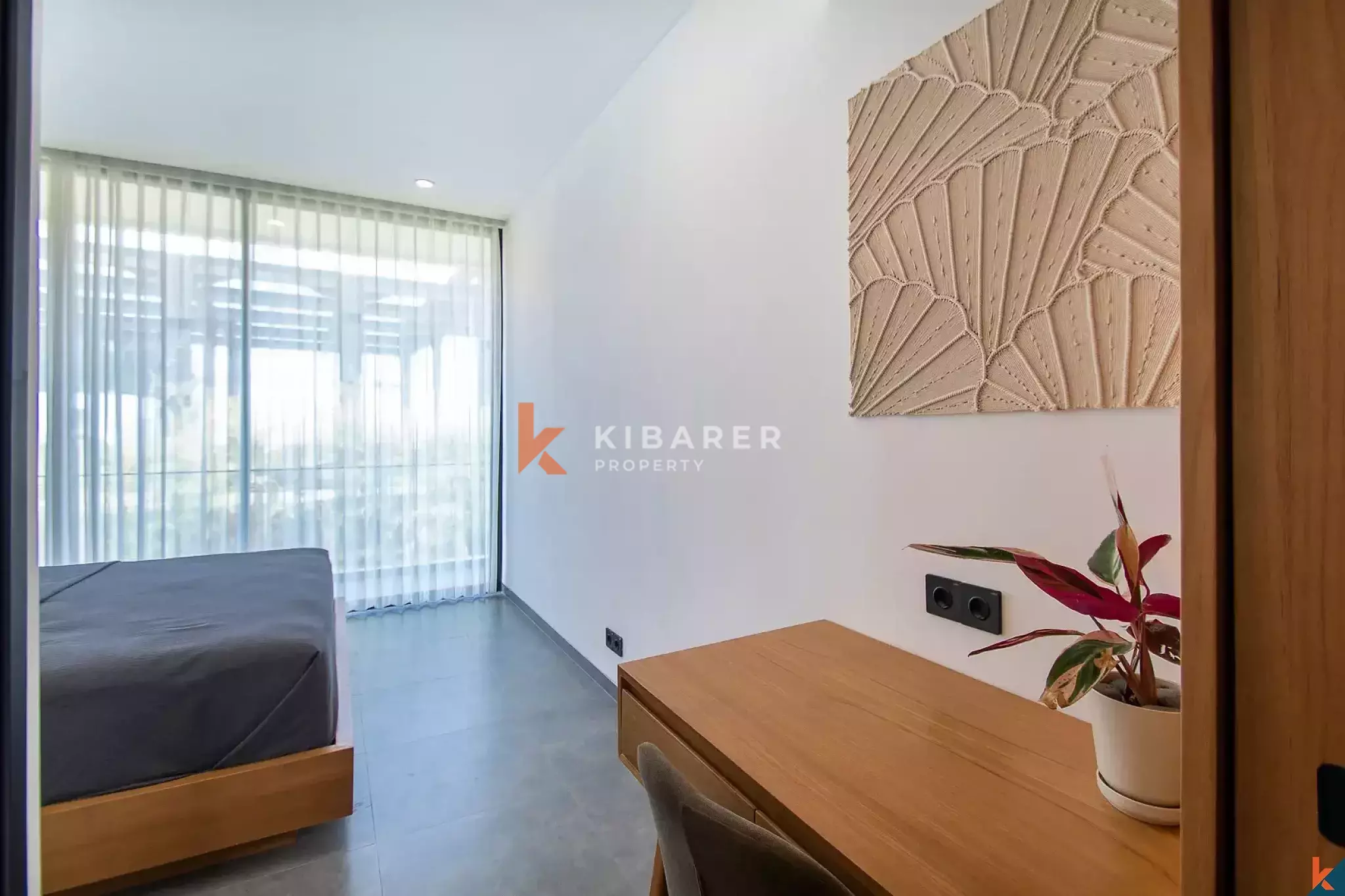 Villa Tiga Kamar Tidur dengan Desain Tropis Perkotaan di Area Umalas yang Bergengsi