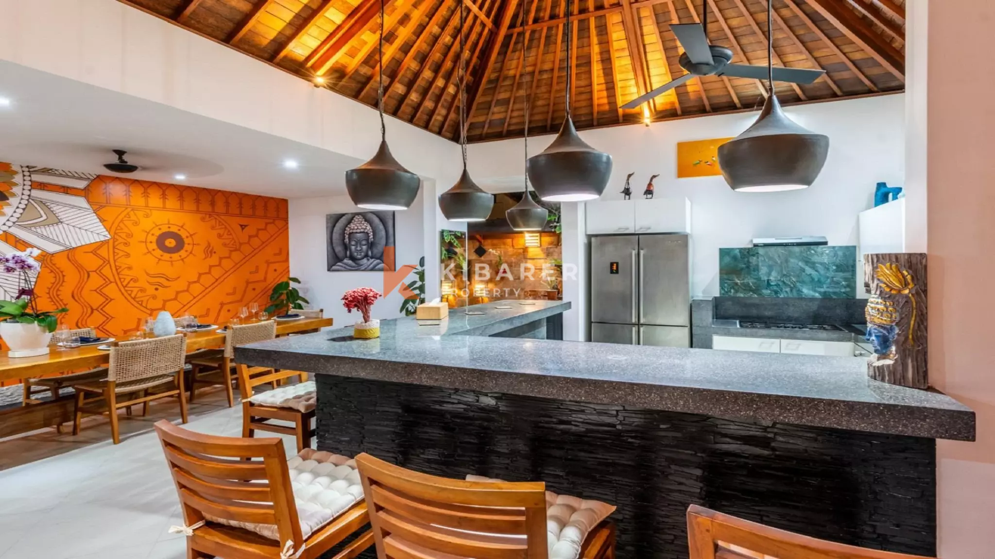 Spacieuse villa tropicale de quatre chambres avec salon ouvert près d'Umalas, Kerobokan