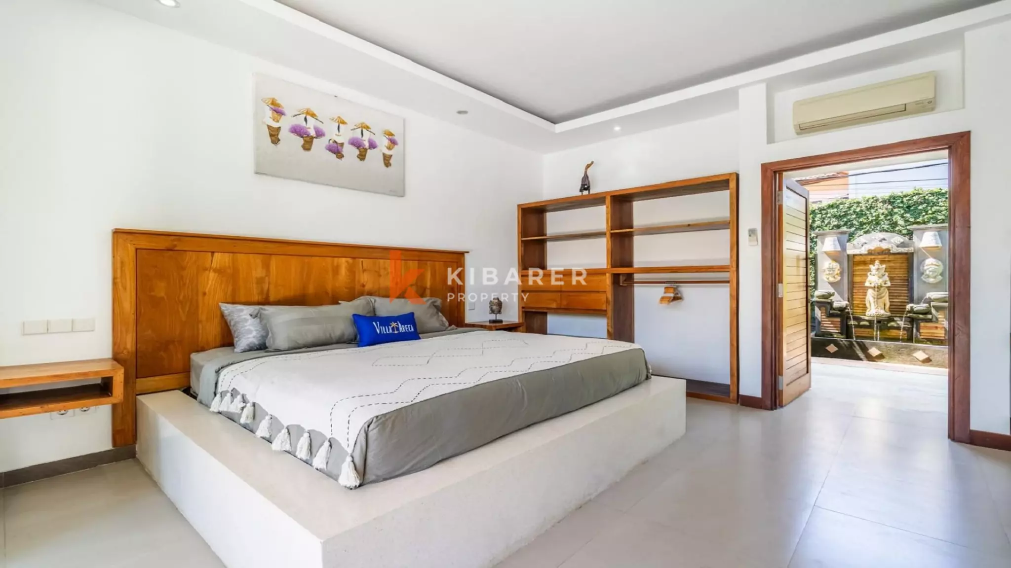 Spacieuse villa tropicale de quatre chambres avec salon ouvert près d'Umalas, Kerobokan