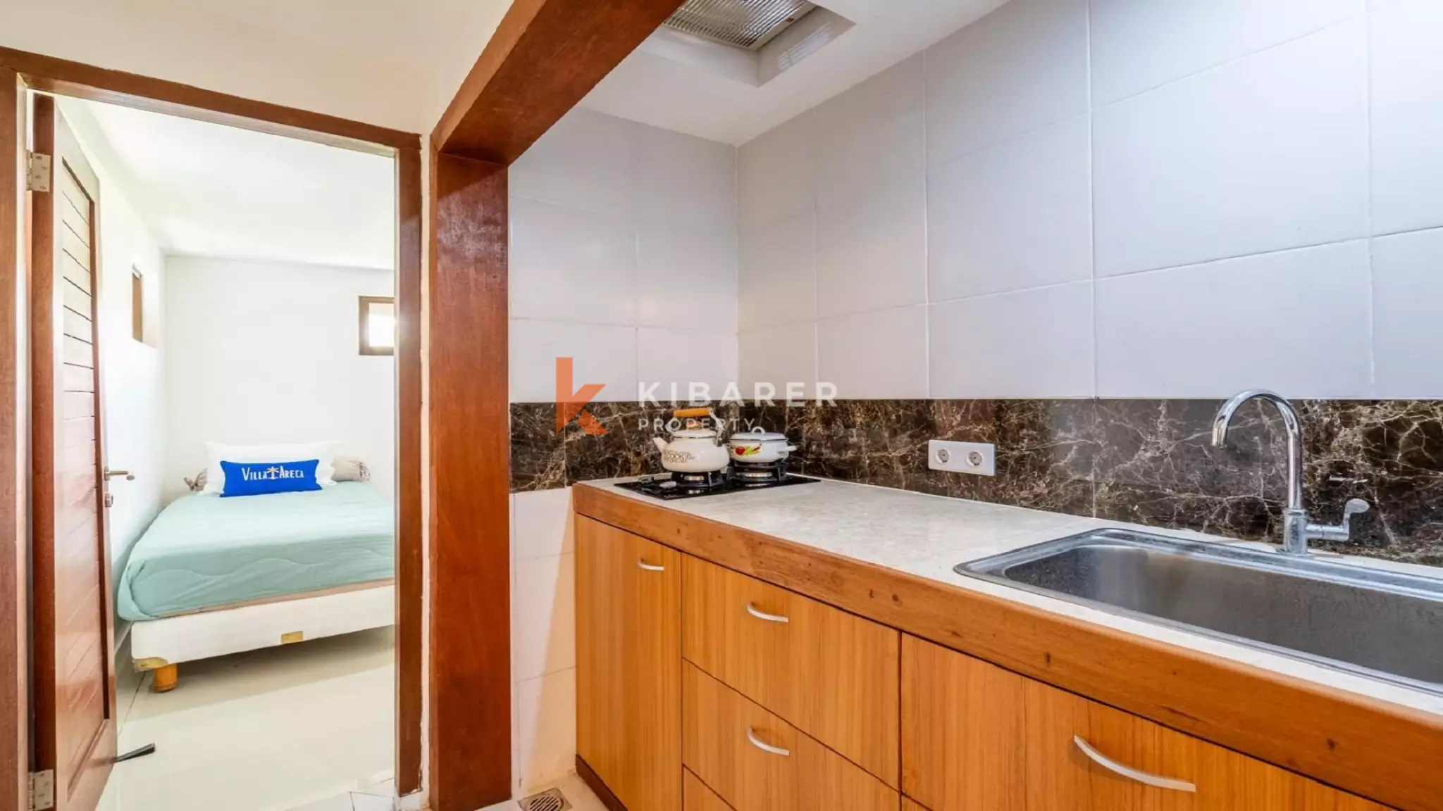 Spacieuse villa tropicale de quatre chambres avec salon ouvert près d'Umalas, Kerobokan