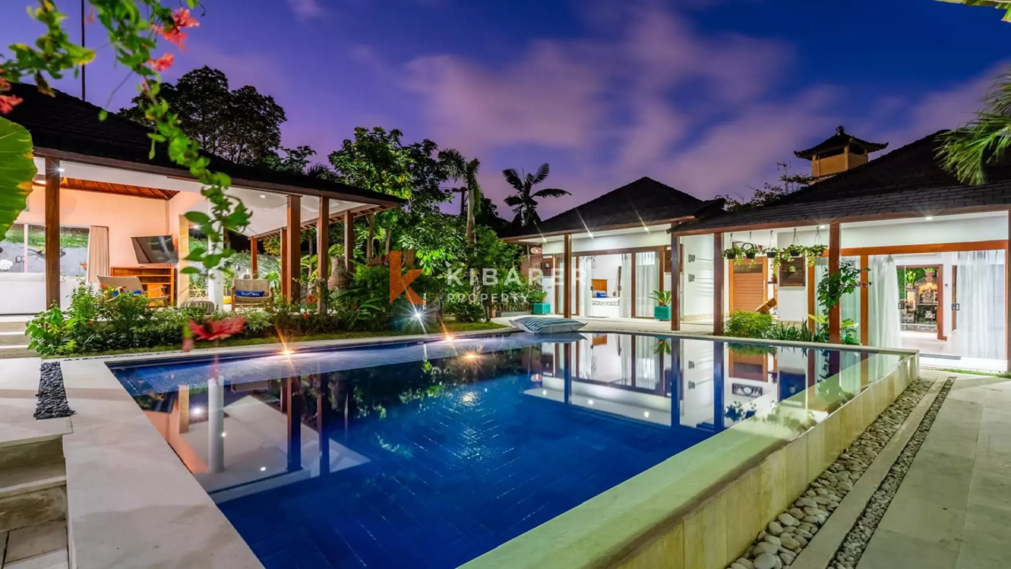 Spacieuse villa tropicale de quatre chambres avec salon ouvert près d'Umalas, Kerobokan