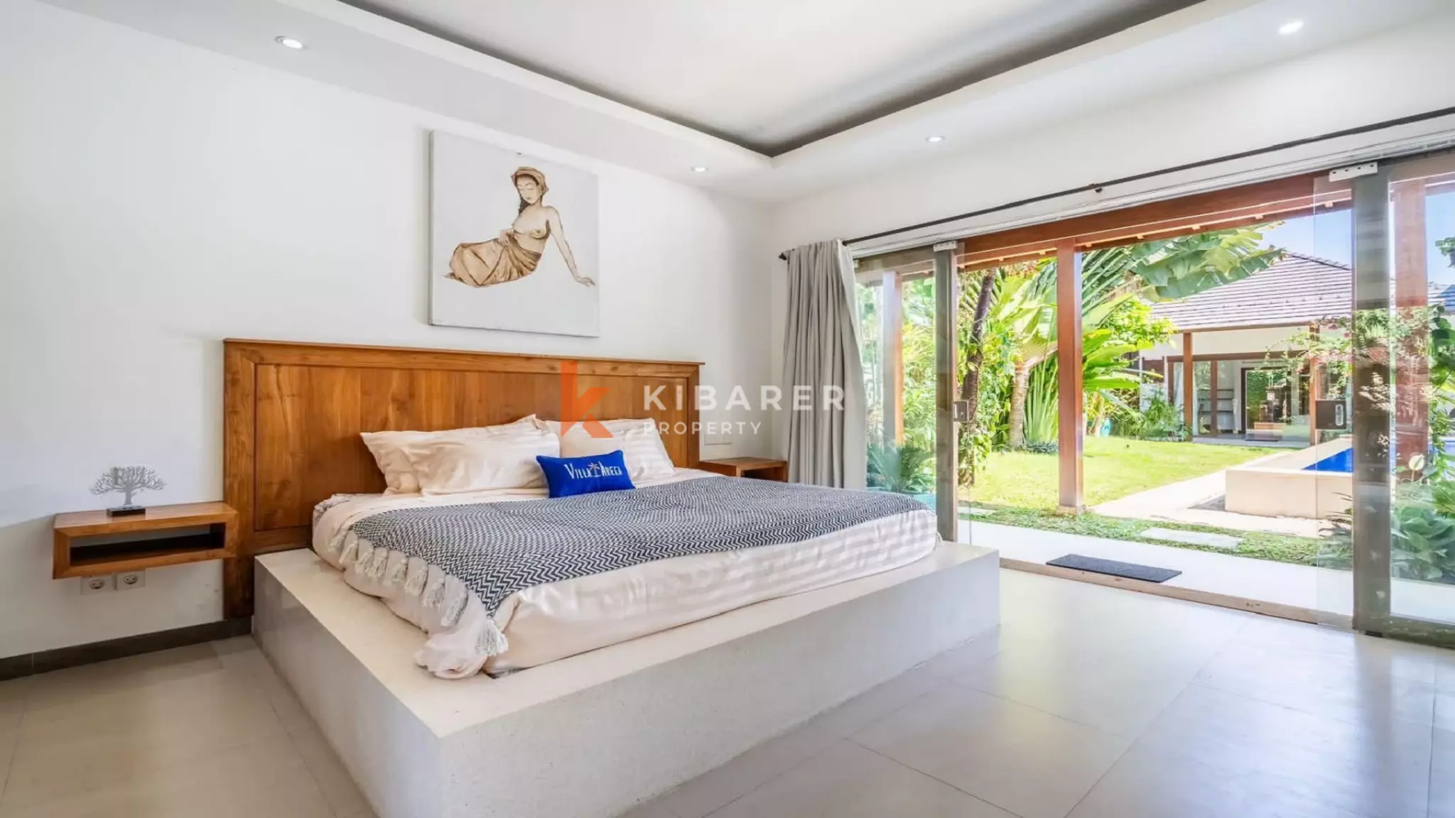 Spacieuse villa tropicale de quatre chambres avec salon ouvert près d'Umalas, Kerobokan