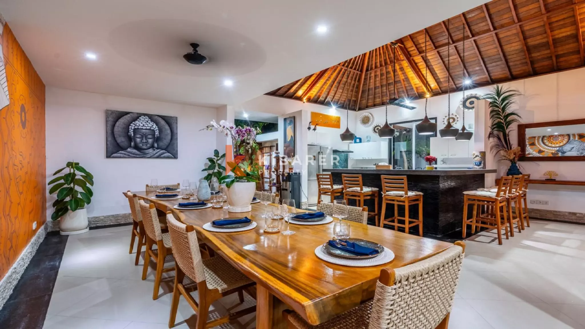 Spacieuse villa tropicale de quatre chambres avec salon ouvert près d'Umalas, Kerobokan