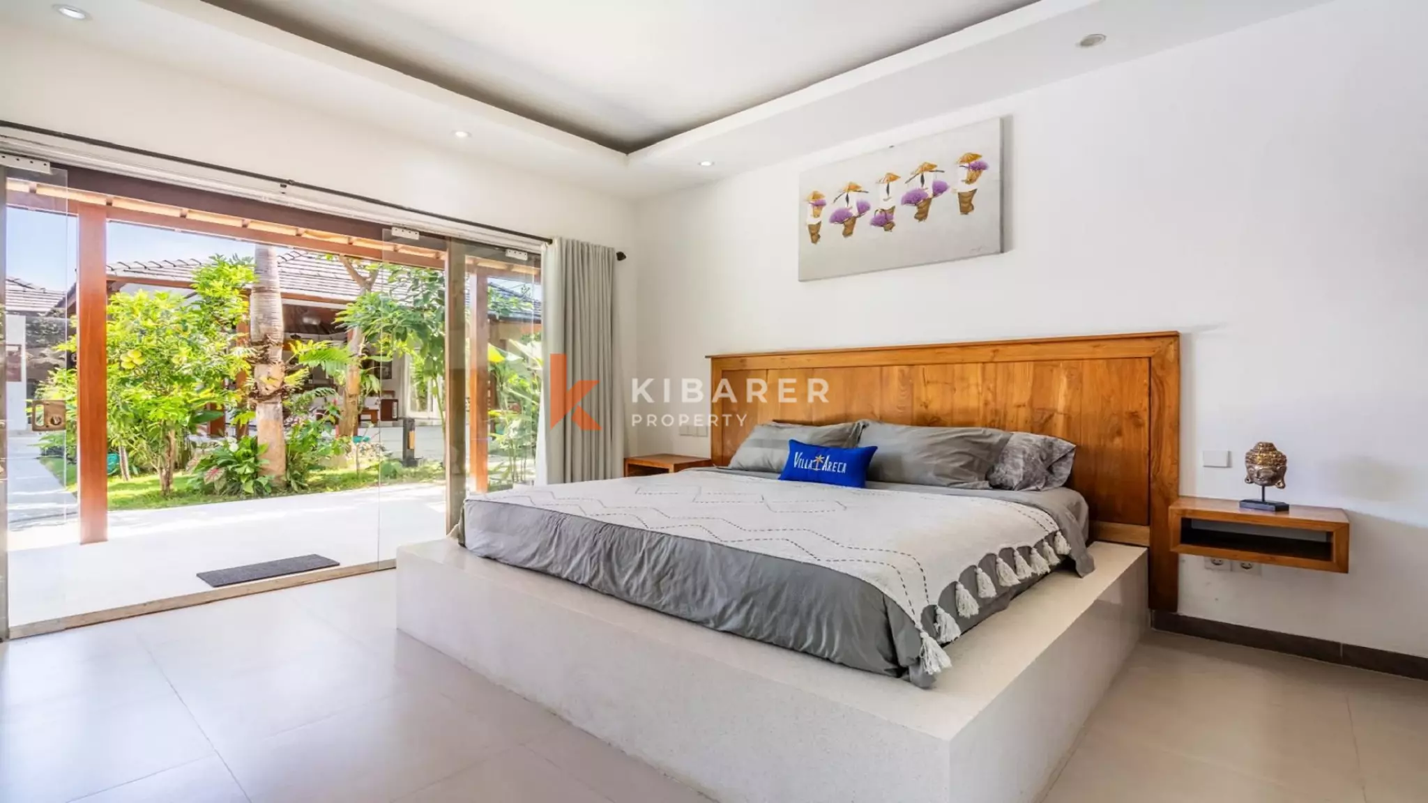 Spacieuse villa tropicale de quatre chambres avec salon ouvert près d'Umalas, Kerobokan