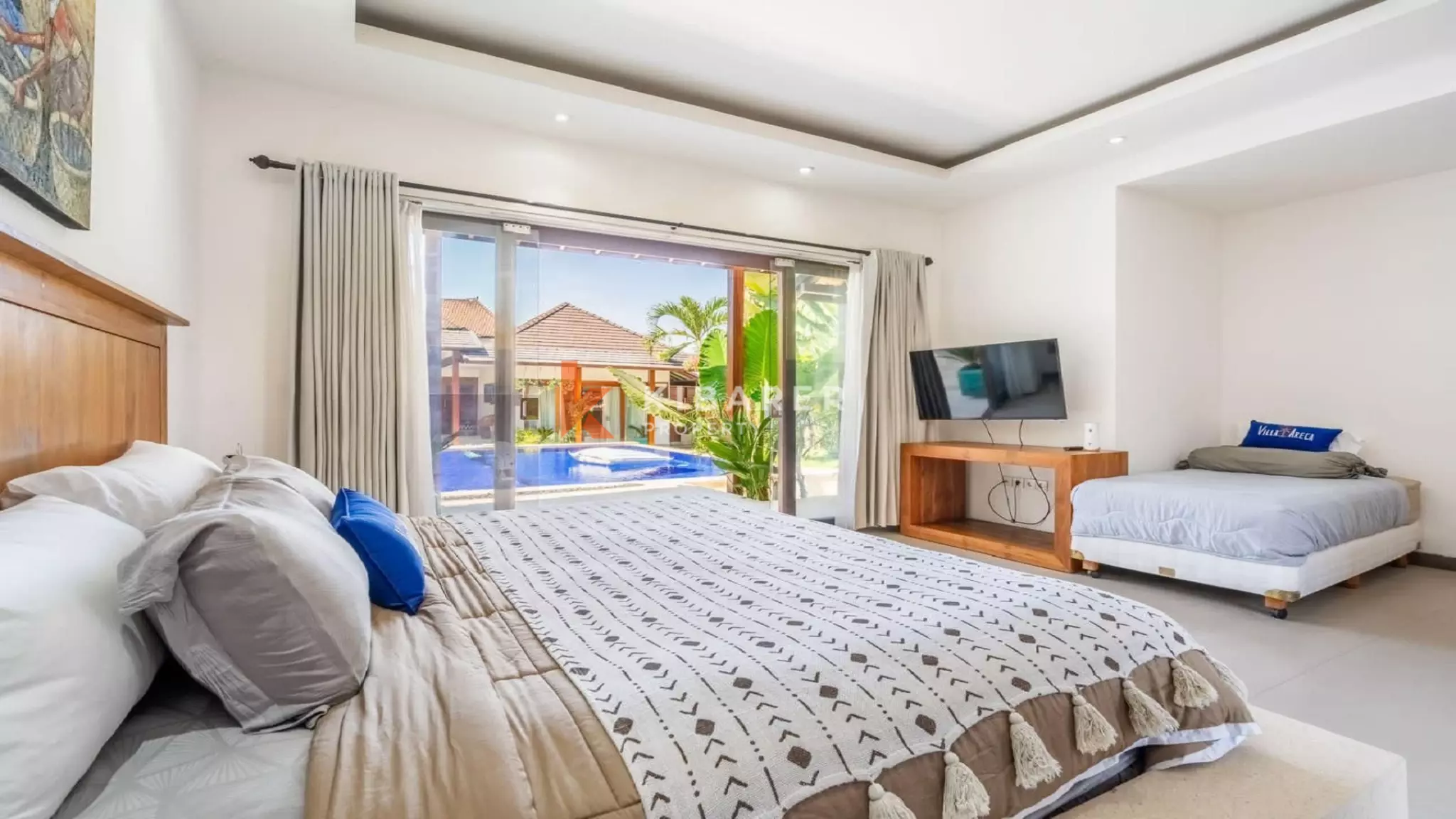 Spacieuse villa tropicale de quatre chambres avec salon ouvert près d'Umalas, Kerobokan