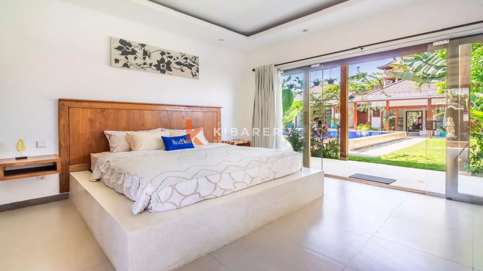 Spacieuse villa tropicale de quatre chambres avec salon ouvert près d'Umalas, Kerobokan