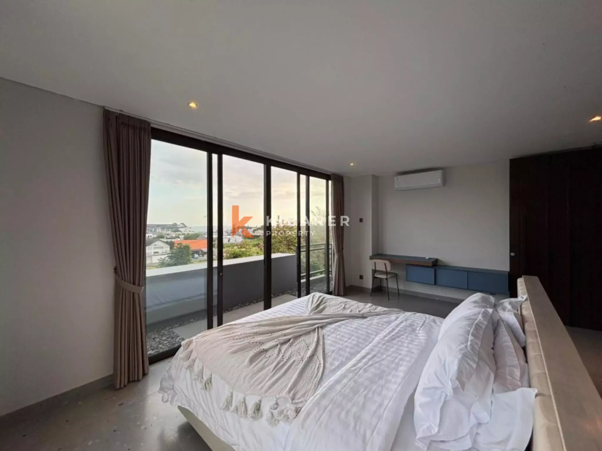 Vila Townhouse Tiga Kamar Tidur Bergaya di Dekat Berawa, Lokasi Terbaik