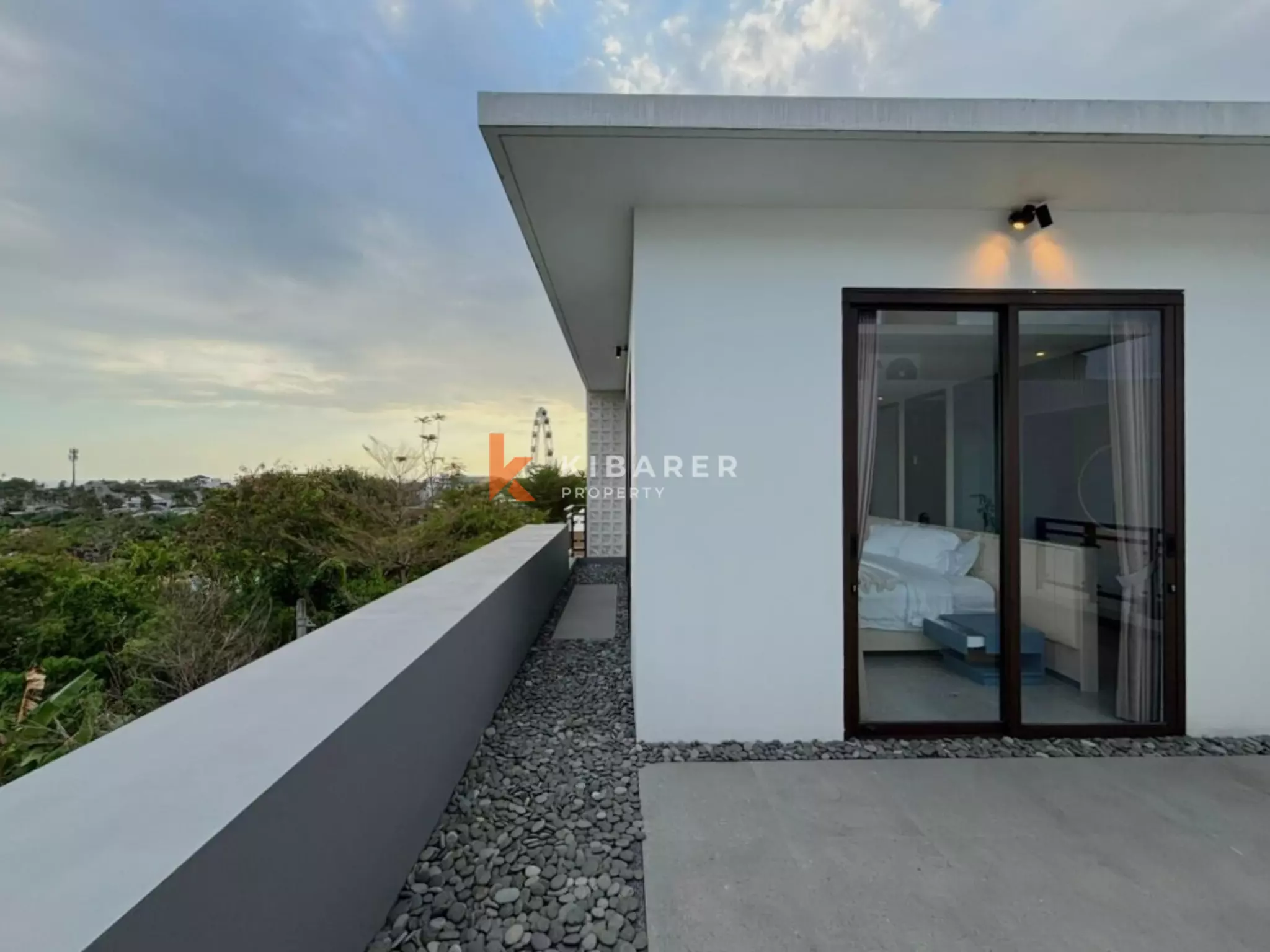 Vila Townhouse Tiga Kamar Tidur Bergaya di Dekat Berawa, Lokasi Terbaik