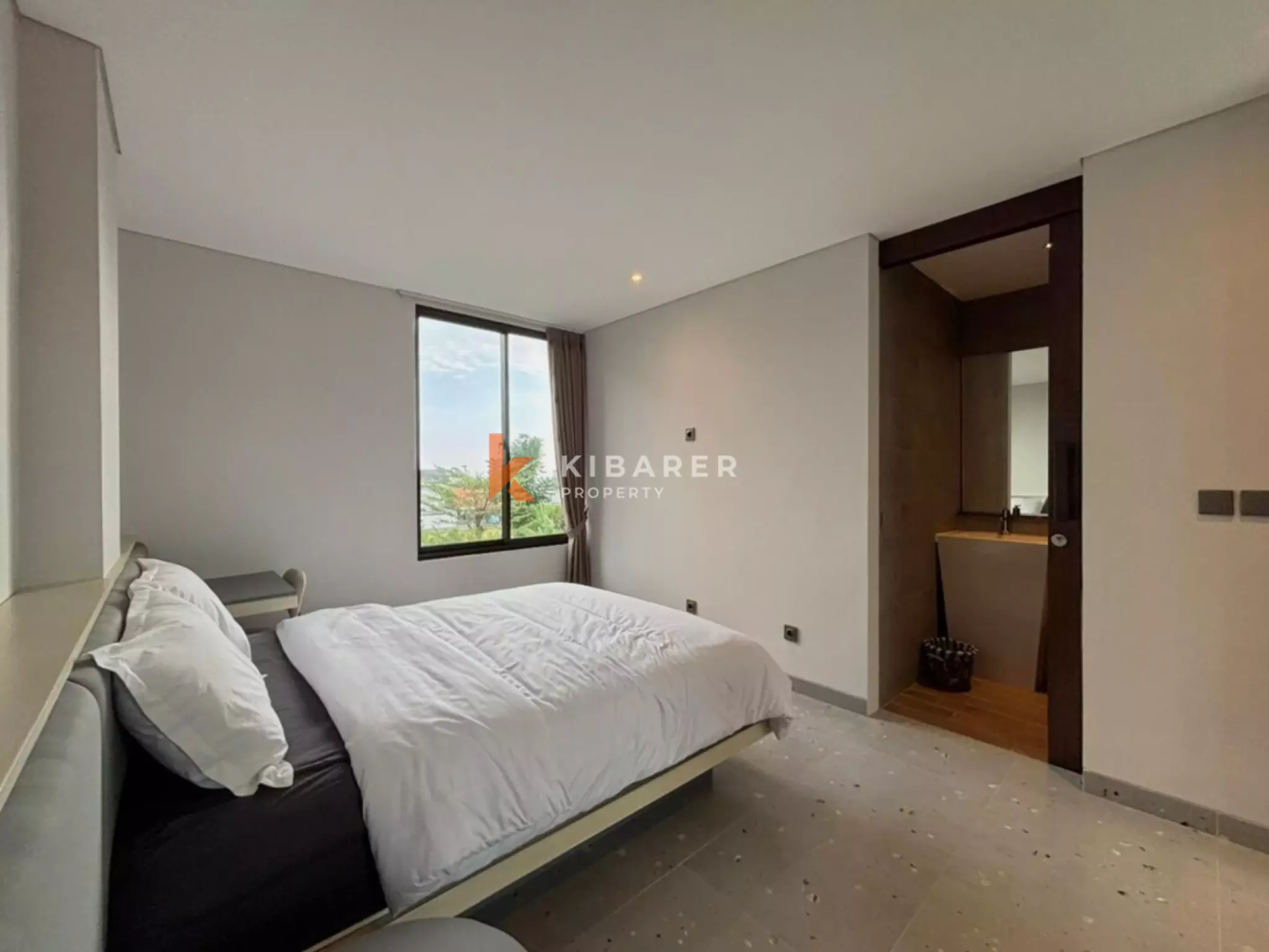 Vila Townhouse Tiga Kamar Tidur Bergaya di Dekat Berawa, Lokasi Terbaik
