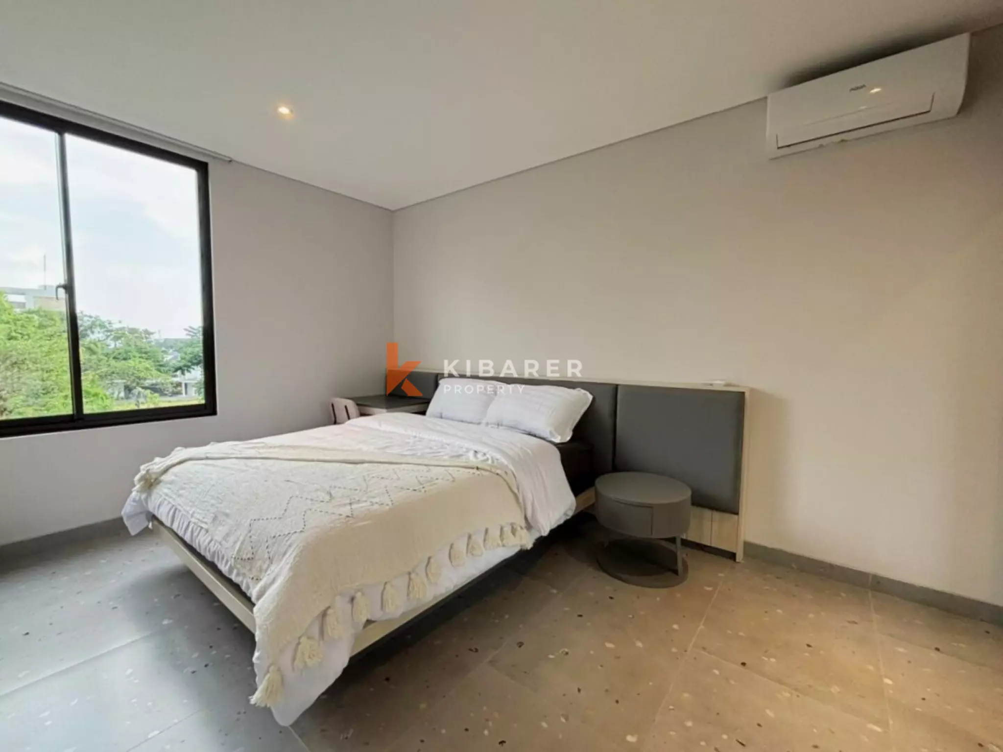 Vila Townhouse Tiga Kamar Tidur Bergaya di Dekat Berawa, Lokasi Terbaik