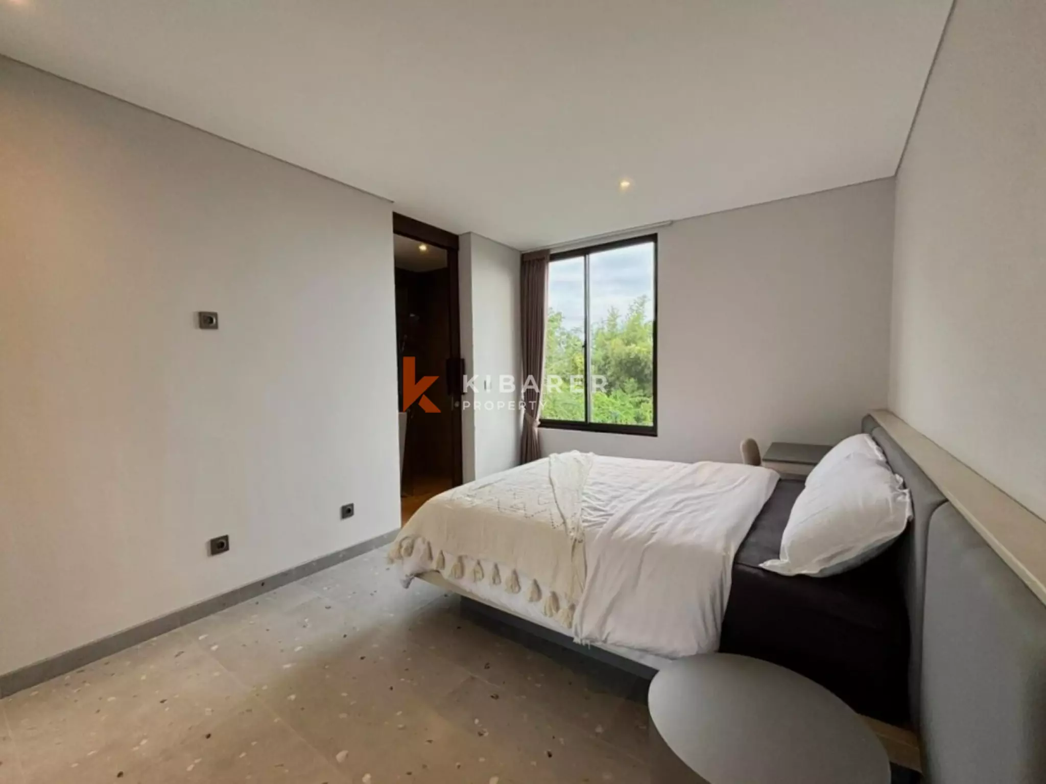 Vila Townhouse Tiga Kamar Tidur Bergaya di Dekat Berawa, Lokasi Terbaik