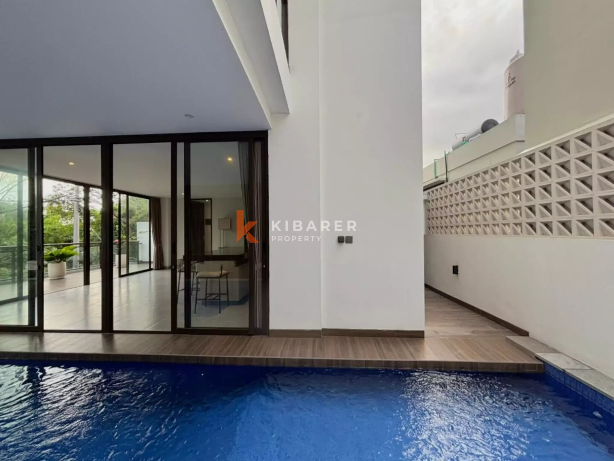 Vila Townhouse Tiga Kamar Tidur Bergaya di Dekat Berawa, Lokasi Terbaik