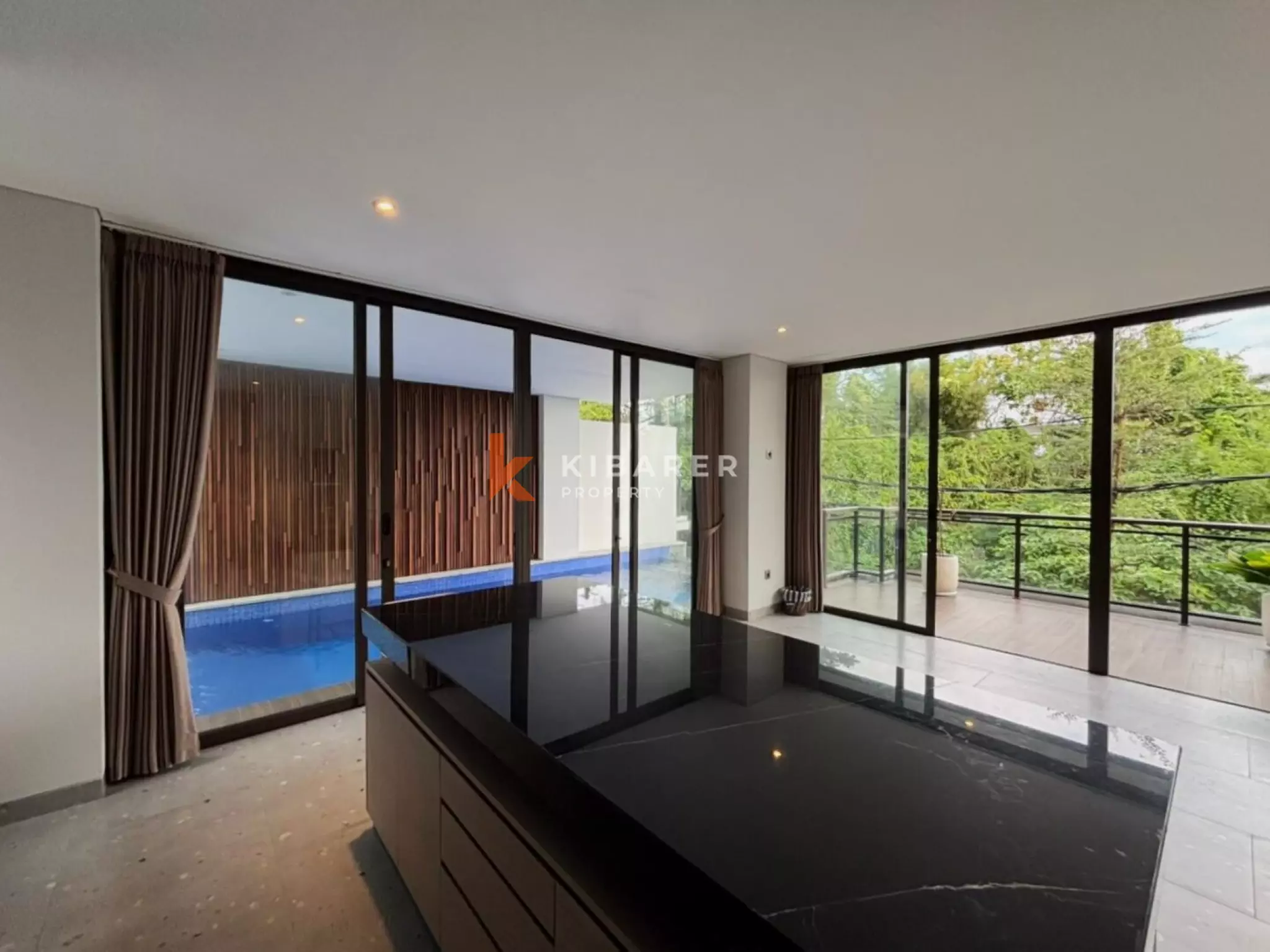 Vila Townhouse Tiga Kamar Tidur Bergaya di Dekat Berawa, Lokasi Terbaik