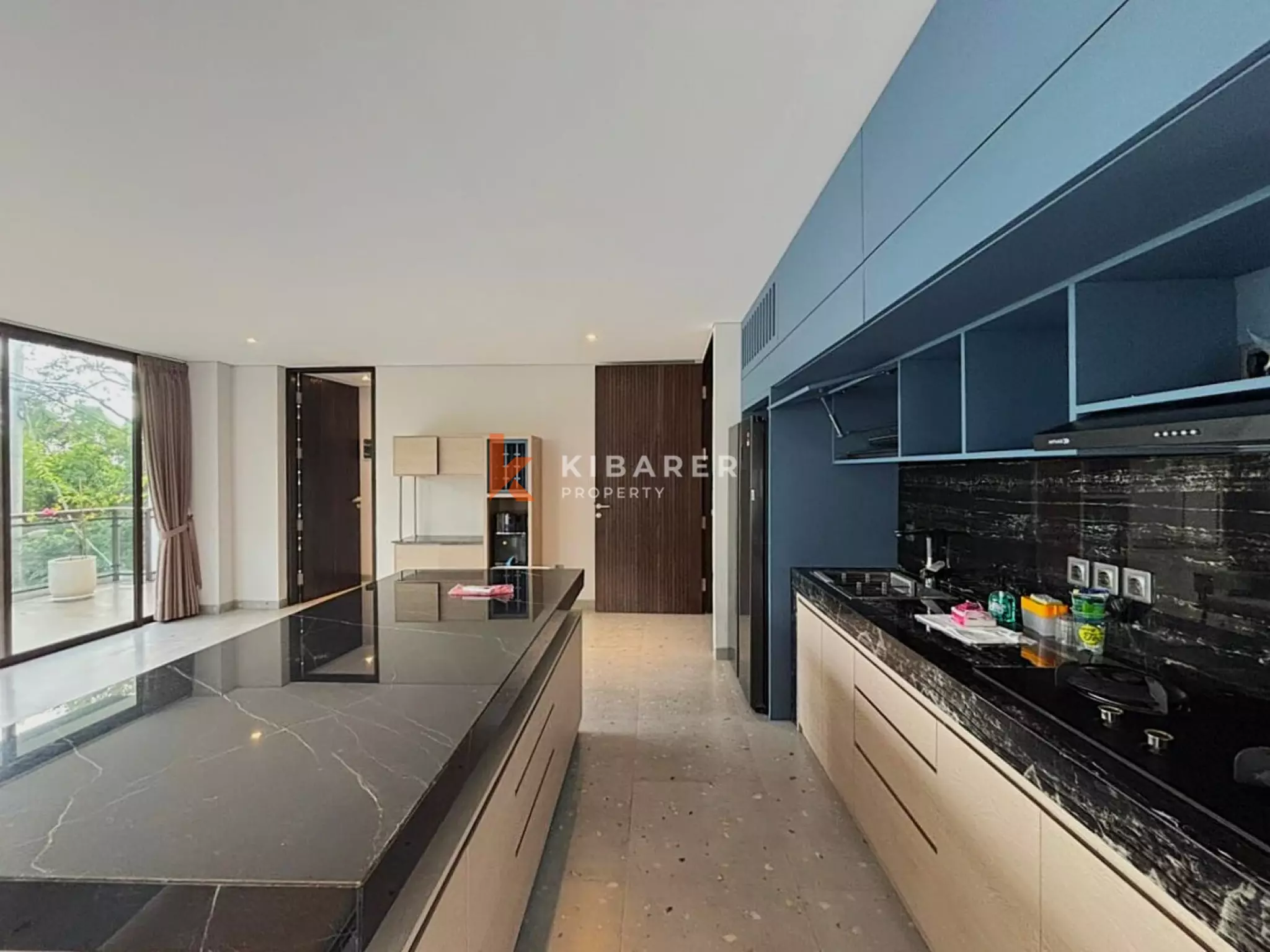 Vila Townhouse Tiga Kamar Tidur Bergaya di Dekat Berawa, Lokasi Terbaik