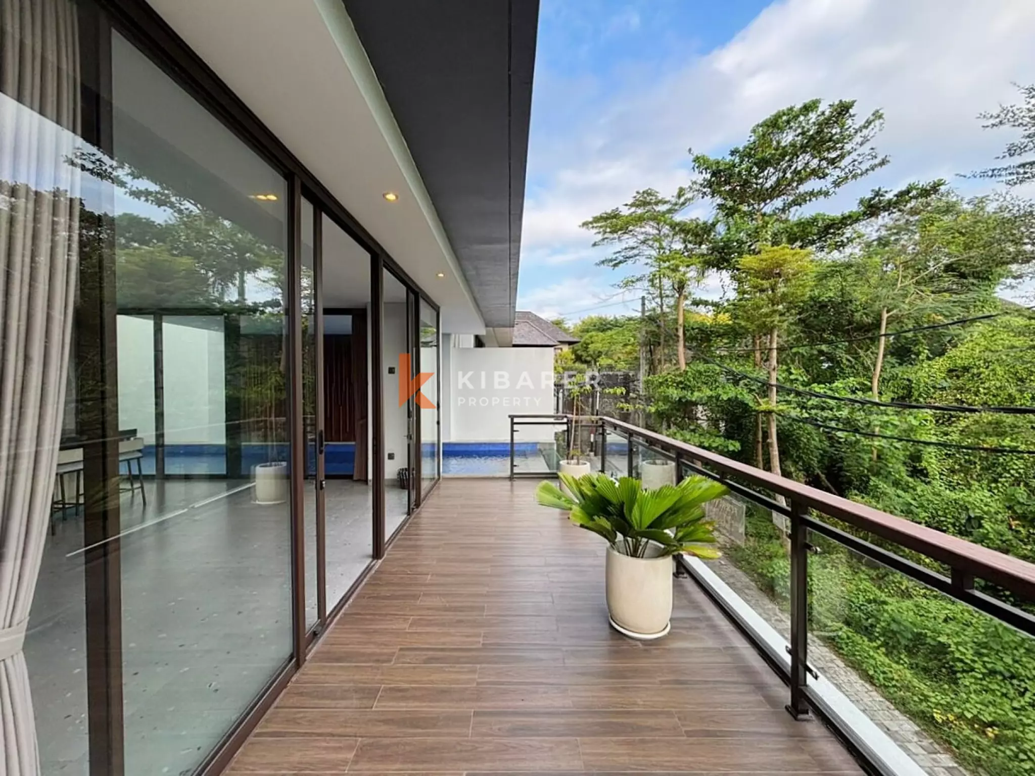 Vila Townhouse Tiga Kamar Tidur Bergaya di Dekat Berawa, Lokasi Terbaik