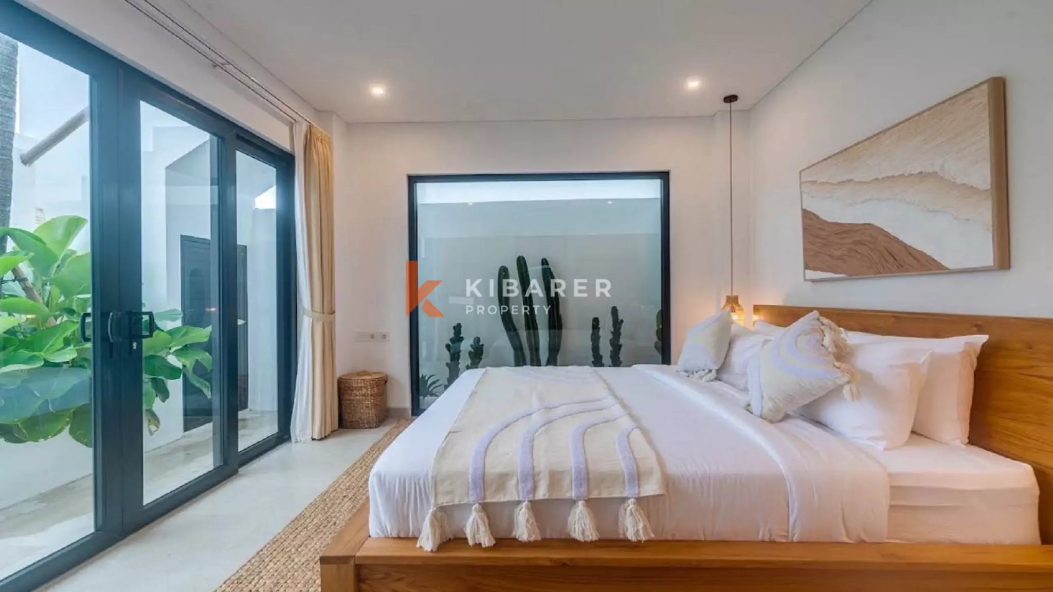 Vila Tiga Kamar Tidur di Atap Gedung yang Elegan Dekat Pantai Kedungu