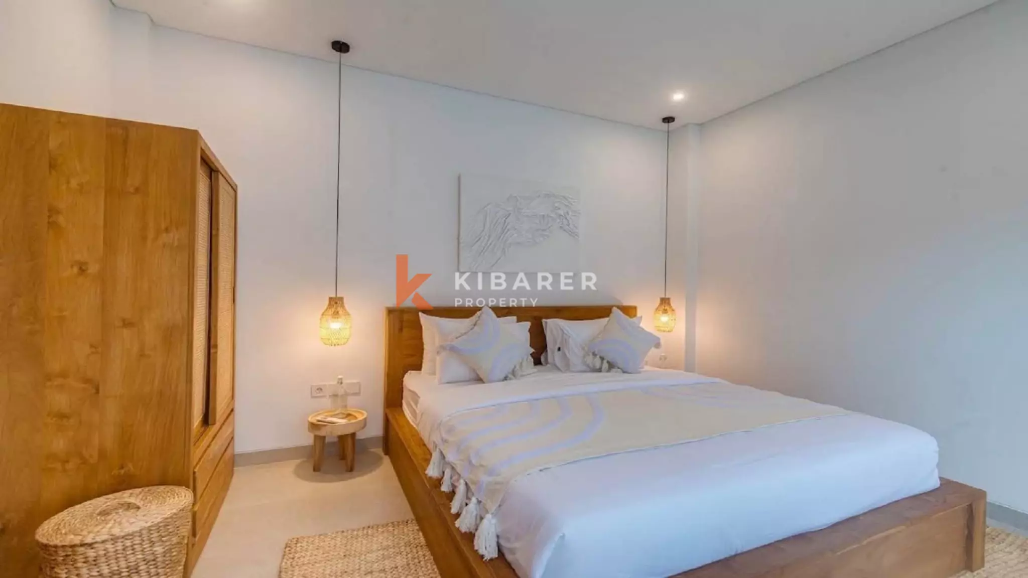 Vila Tiga Kamar Tidur di Atap Gedung yang Elegan Dekat Pantai Kedungu