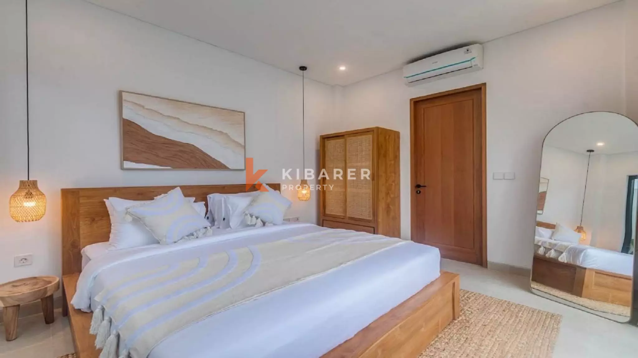 Vila Tiga Kamar Tidur di Atap Gedung yang Elegan Dekat Pantai Kedungu
