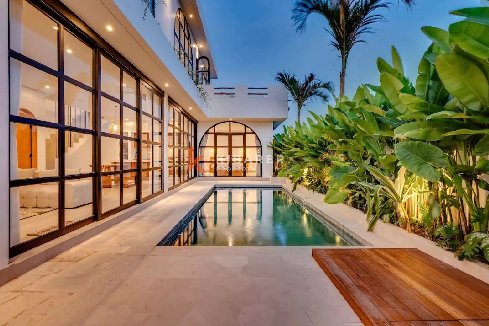Villa Kontemporer Tiga Kamar Tidur dengan Kolam Renang Pribadi Dikelilingi Sawah di Buduk