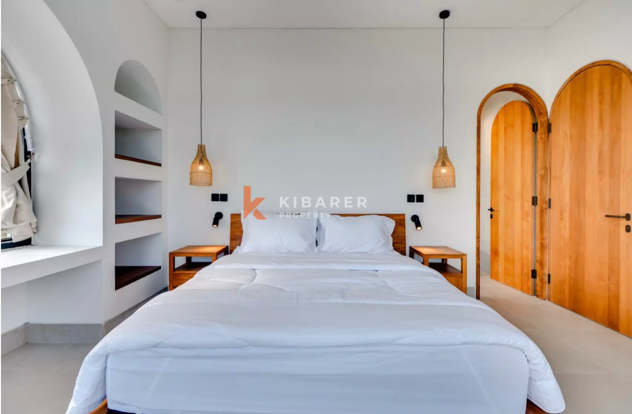 Villa Kontemporer Tiga Kamar Tidur dengan Kolam Renang Pribadi Dikelilingi Sawah di Buduk