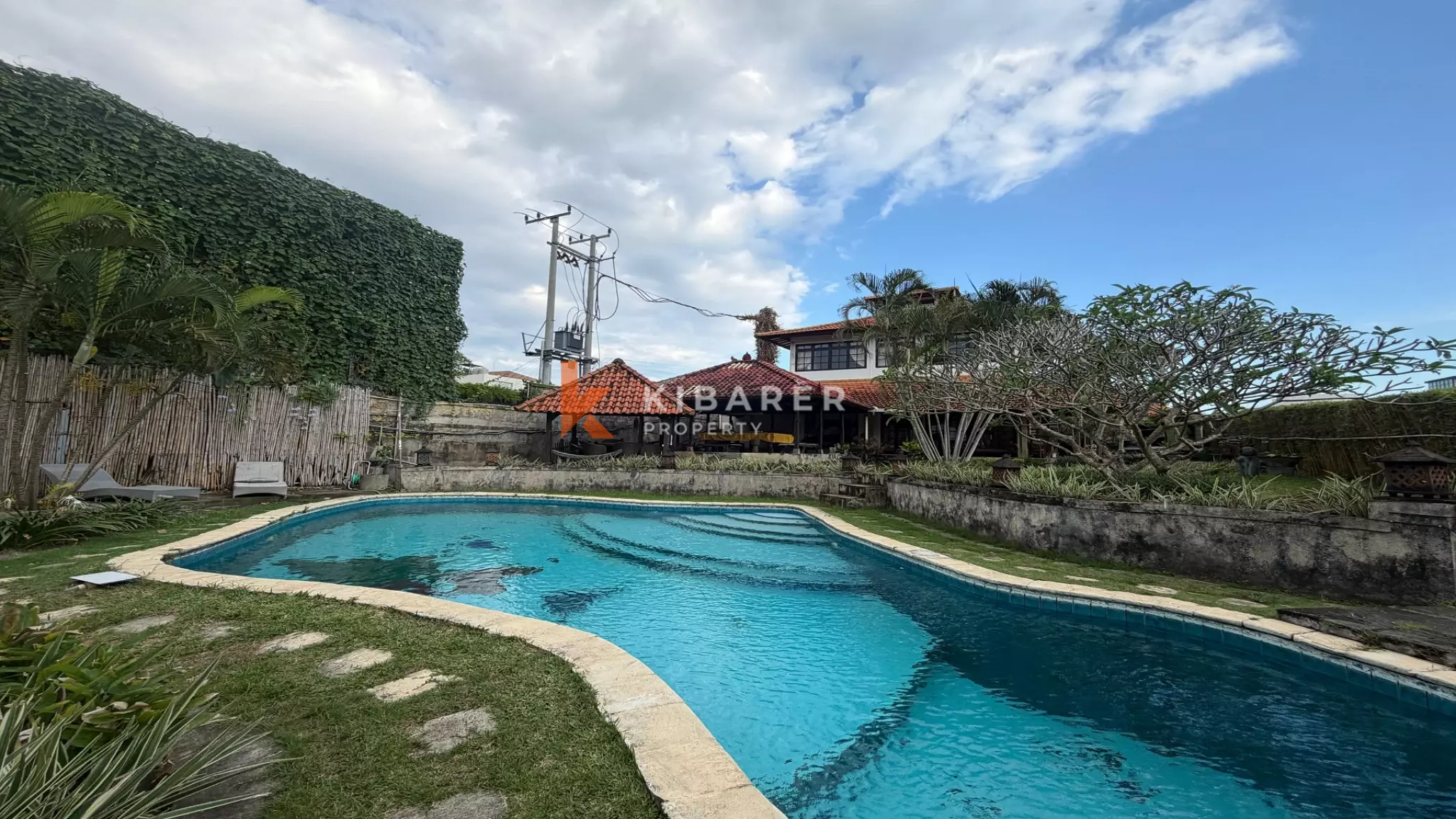 Villa confortable de trois chambres et bureau avec grand jardin à Umalas