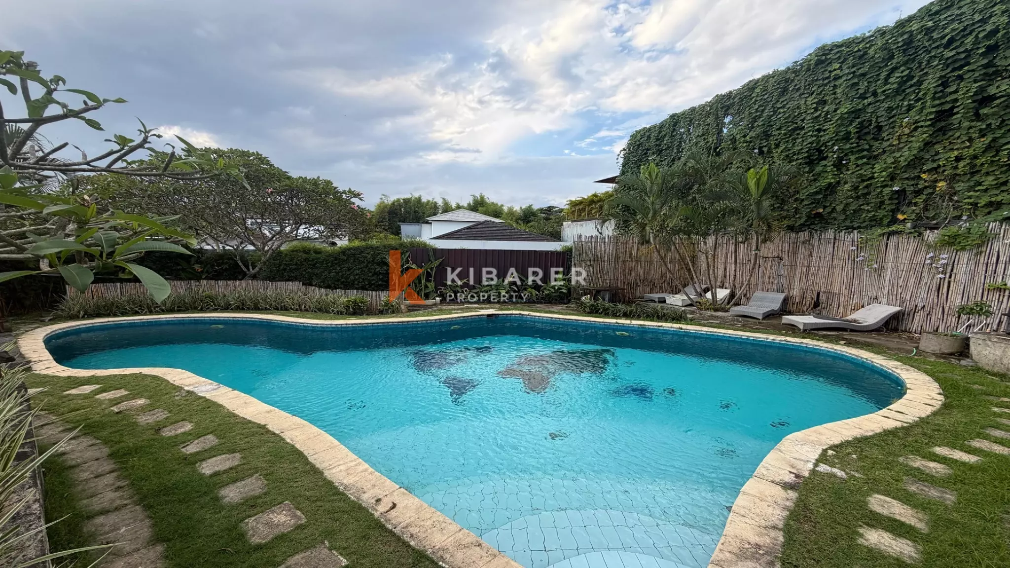 Villa confortable de trois chambres et bureau avec grand jardin à Umalas