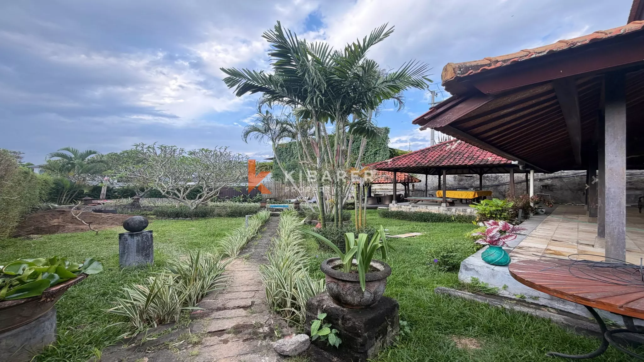 Villa confortable de trois chambres et bureau avec grand jardin à Umalas