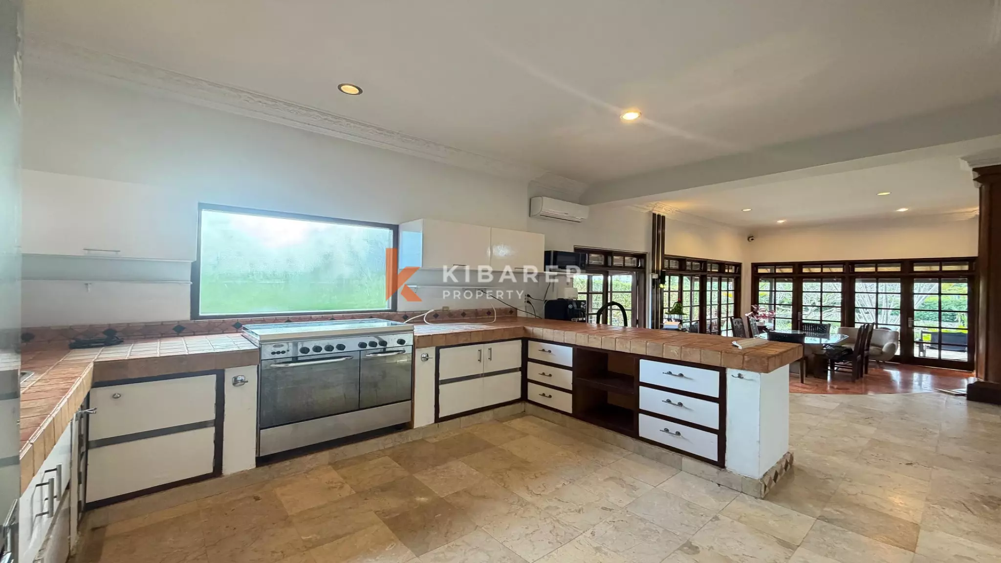 Villa confortable de trois chambres et bureau avec grand jardin à Umalas