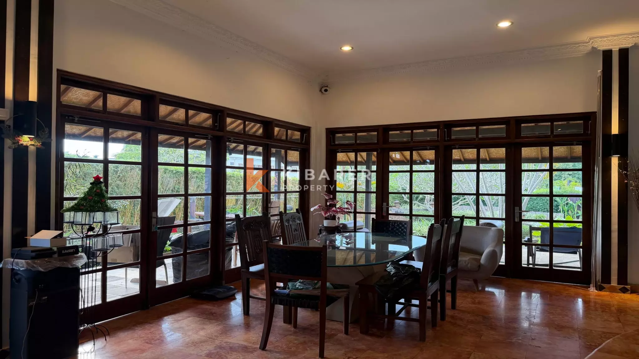 Villa confortable de trois chambres et bureau avec grand jardin à Umalas