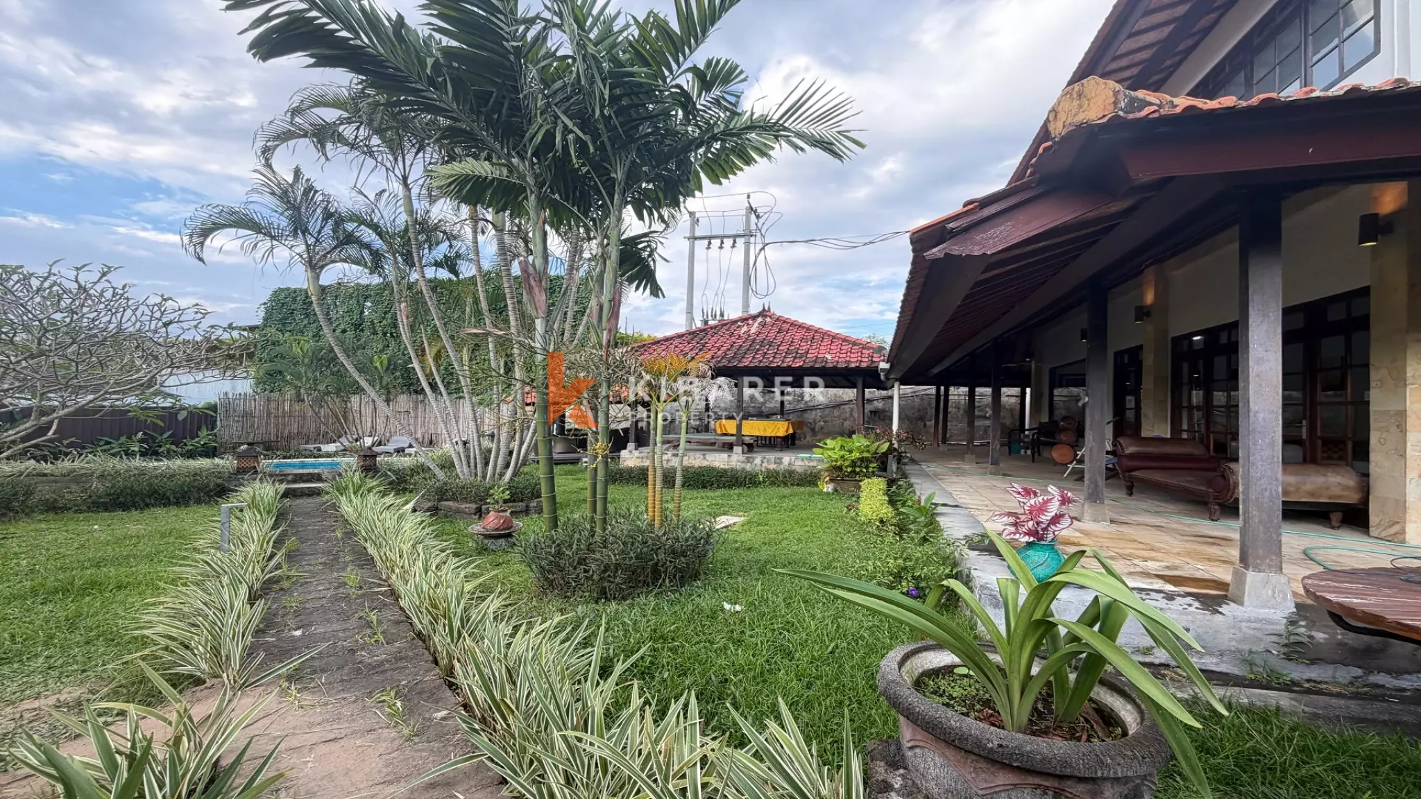 Villa confortable de trois chambres et bureau avec grand jardin à Umalas