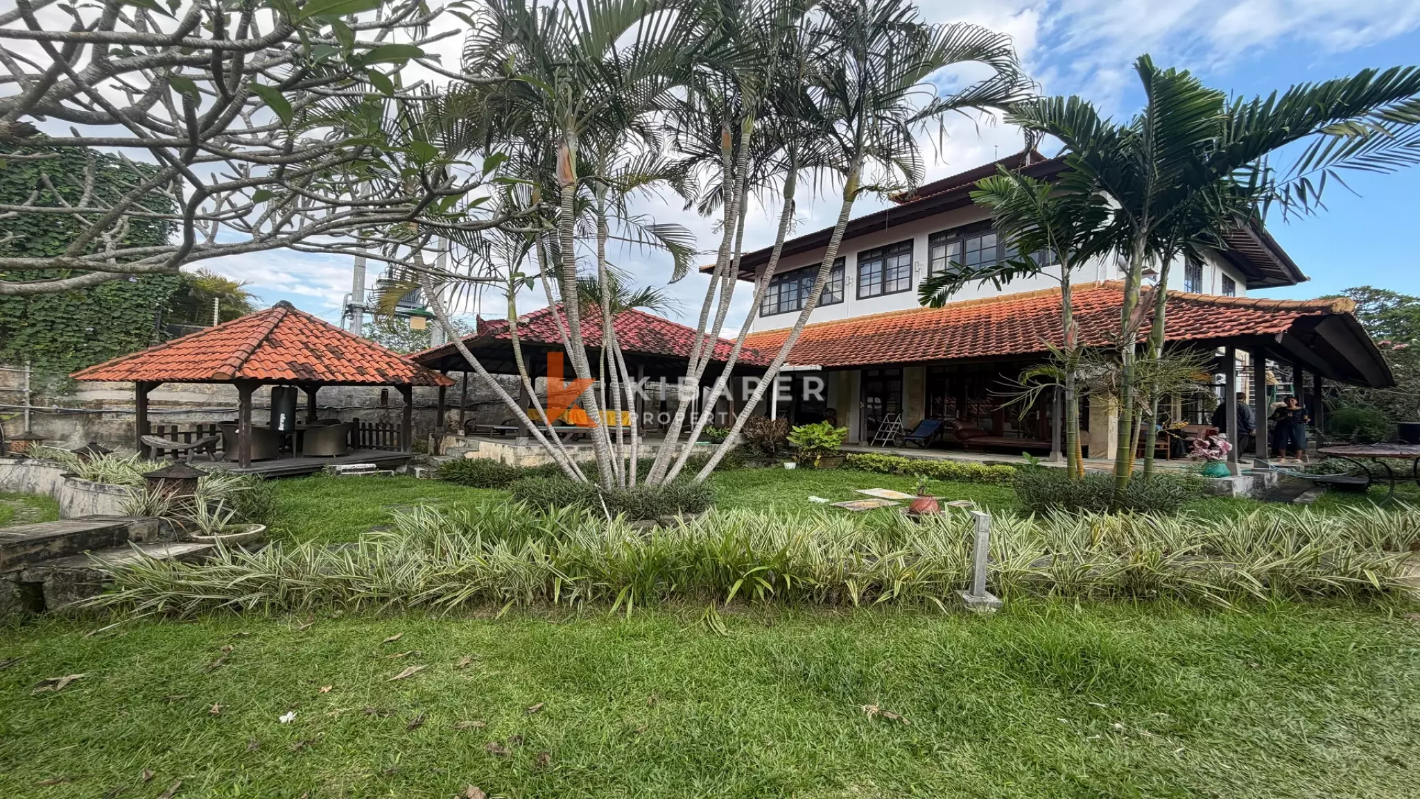 Villa confortable de trois chambres et bureau avec grand jardin à Umalas